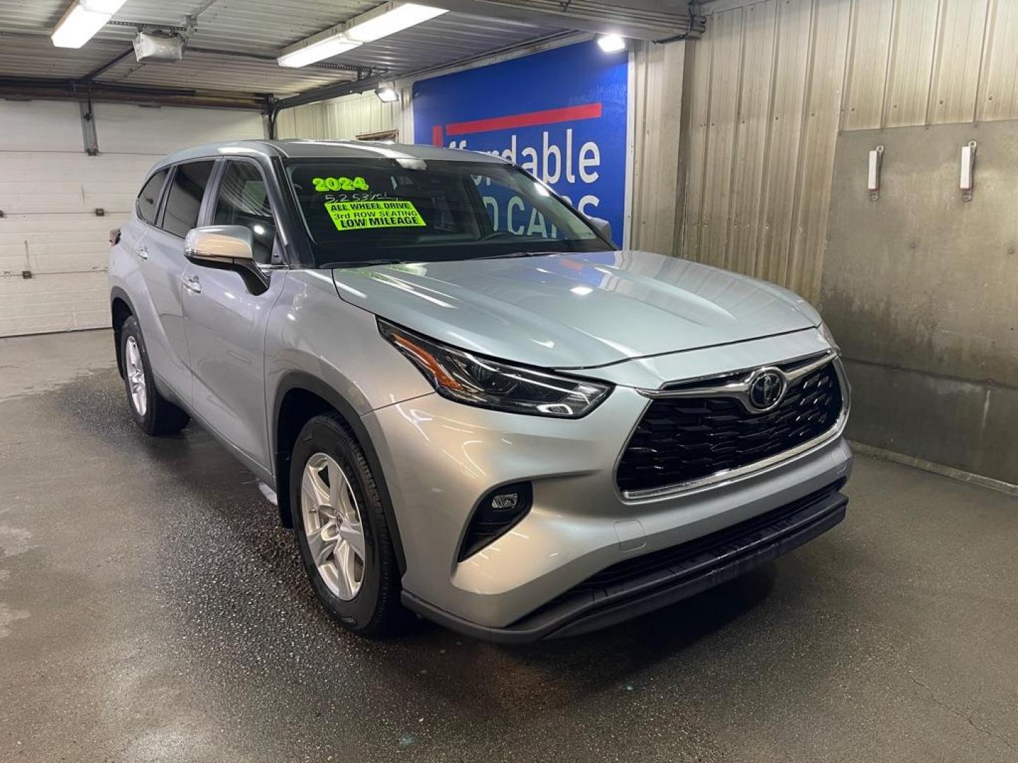 2024 SILVER TOYOTA HIGHLANDER LE (5TDKDRBH2RS) with an 2.4L engine, Automatic transmission, located at 2525 S. Cushman, Fairbanks, AK, 99701, (907) 452-5707, 64.824036, -147.712311 - Photo#0