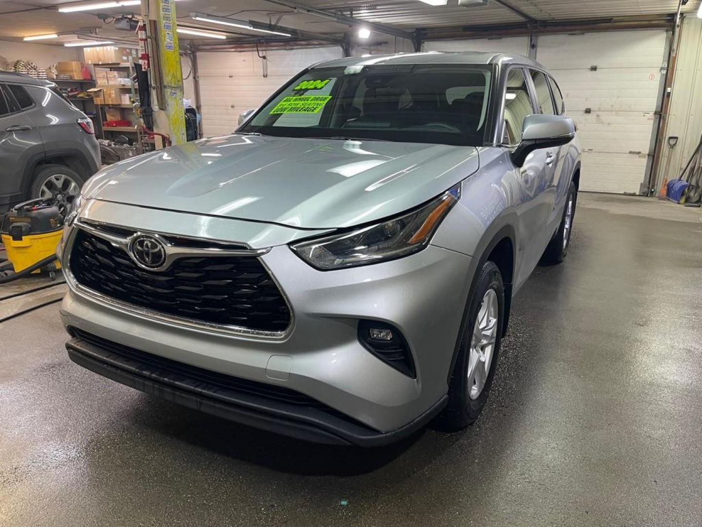 2024 SILVER TOYOTA HIGHLANDER LE (5TDKDRBH2RS) with an 2.4L engine, Automatic transmission, located at 2525 S. Cushman, Fairbanks, AK, 99701, (907) 452-5707, 64.824036, -147.712311 - Photo#1