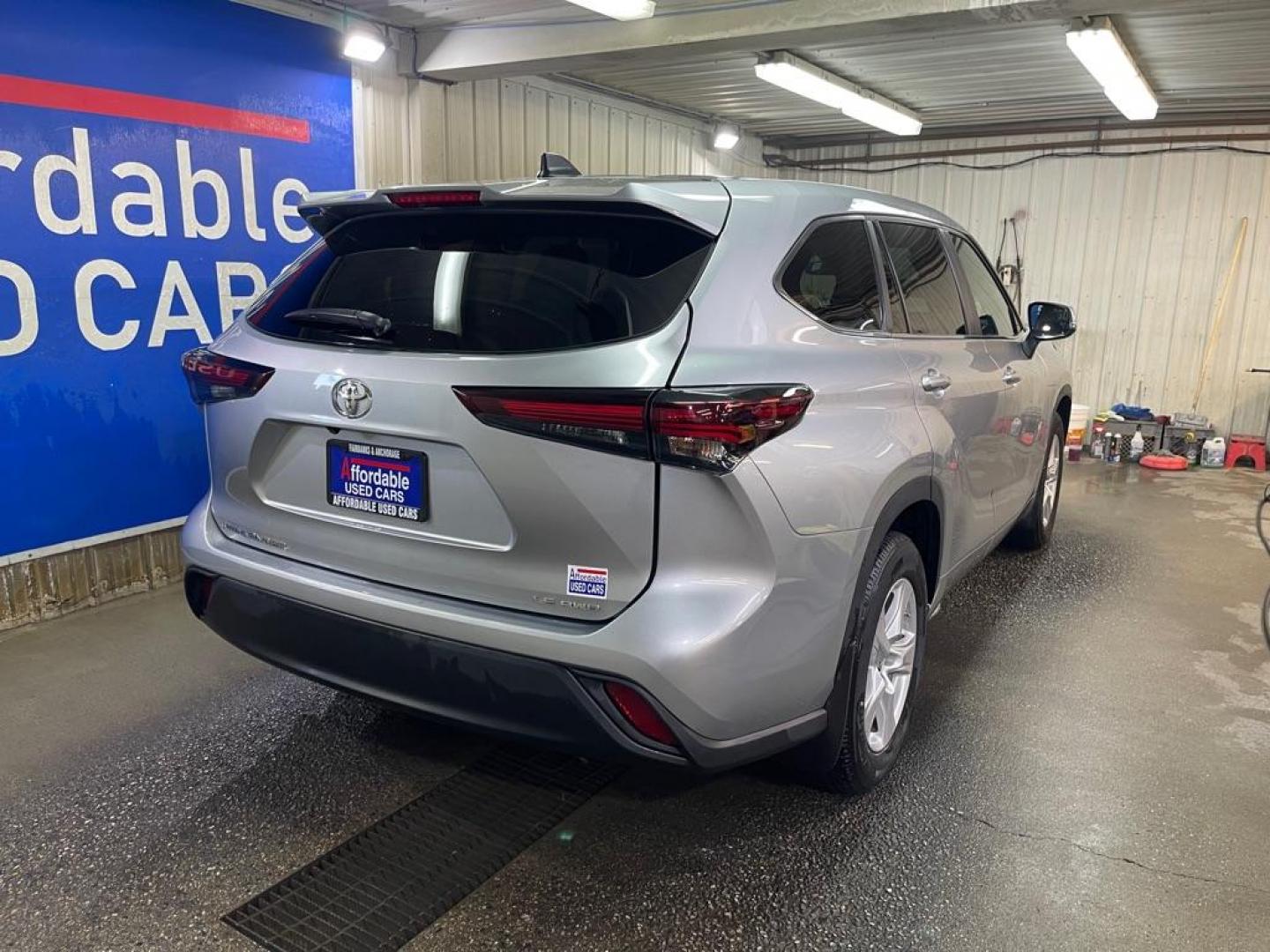 2024 SILVER TOYOTA HIGHLANDER LE (5TDKDRBH2RS) with an 2.4L engine, Automatic transmission, located at 2525 S. Cushman, Fairbanks, AK, 99701, (907) 452-5707, 64.824036, -147.712311 - Photo#2