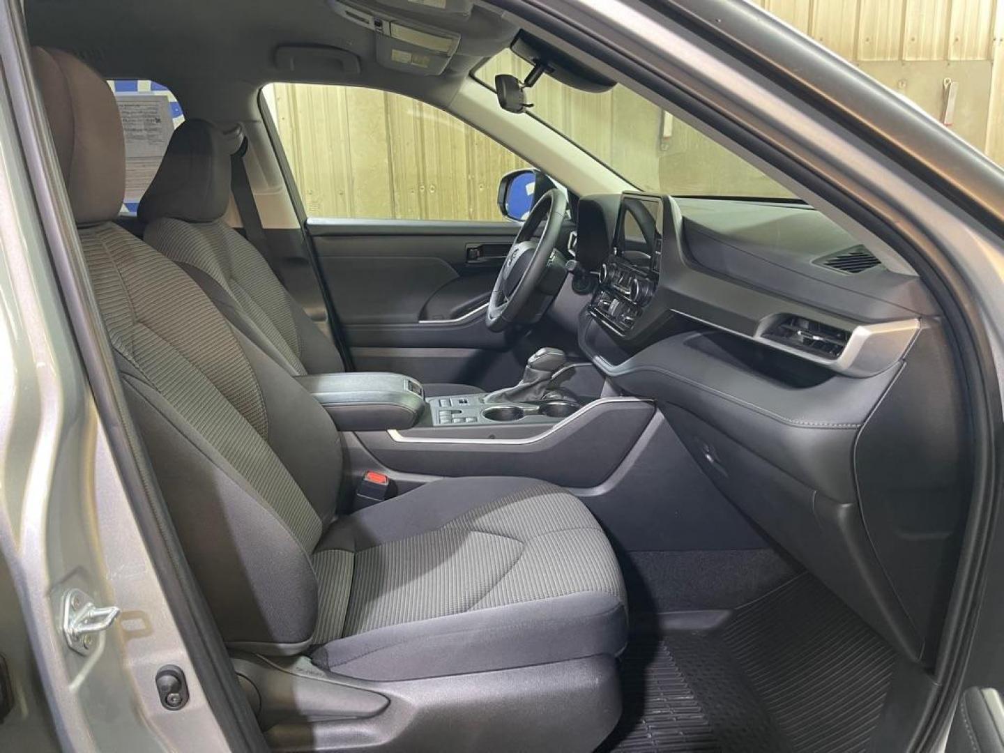 2024 SILVER TOYOTA HIGHLANDER LE (5TDKDRBH2RS) with an 2.4L engine, Automatic transmission, located at 2525 S. Cushman, Fairbanks, AK, 99701, (907) 452-5707, 64.824036, -147.712311 - Photo#3