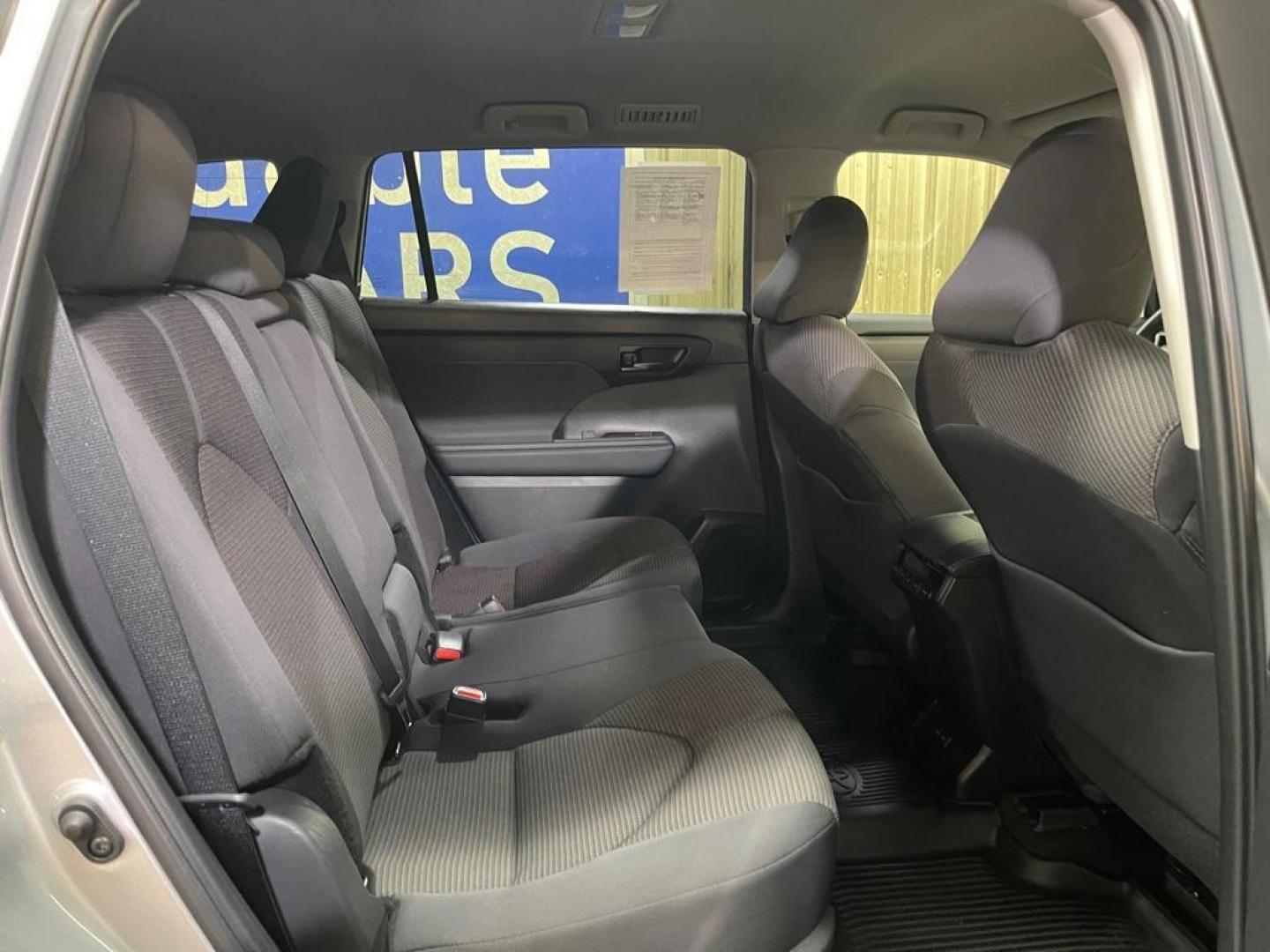 2024 SILVER TOYOTA HIGHLANDER LE (5TDKDRBH2RS) with an 2.4L engine, Automatic transmission, located at 2525 S. Cushman, Fairbanks, AK, 99701, (907) 452-5707, 64.824036, -147.712311 - Photo#4