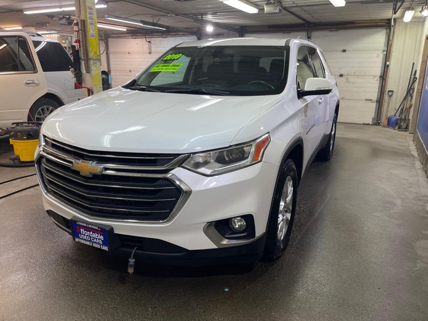 2019 WHITE CHEVROLET TRAVERSE LT (1GNEVGKW8KJ) with an 3.6L engine, Automatic transmission, located at 2525 S. Cushman, Fairbanks, AK, 99701, (907) 452-5707, 64.824036, -147.712311- Photo#1