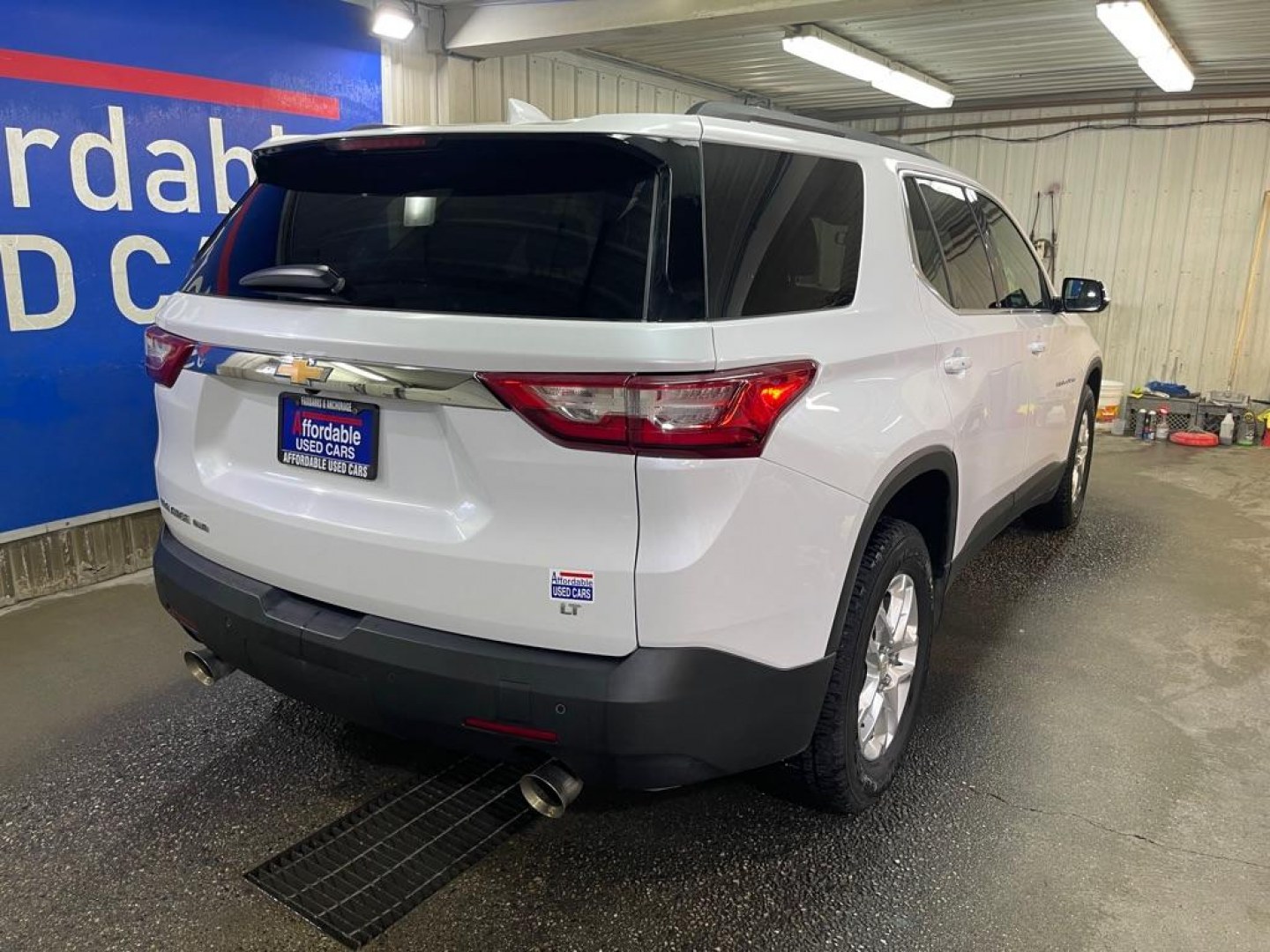 2019 WHITE CHEVROLET TRAVERSE LT (1GNEVGKW8KJ) with an 3.6L engine, Automatic transmission, located at 2525 S. Cushman, Fairbanks, AK, 99701, (907) 452-5707, 64.824036, -147.712311- Photo#2