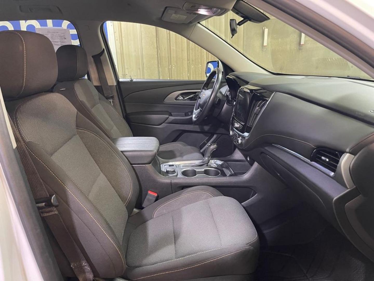 2019 WHITE CHEVROLET TRAVERSE LT (1GNEVGKW8KJ) with an 3.6L engine, Automatic transmission, located at 2525 S. Cushman, Fairbanks, AK, 99701, (907) 452-5707, 64.824036, -147.712311- Photo#3