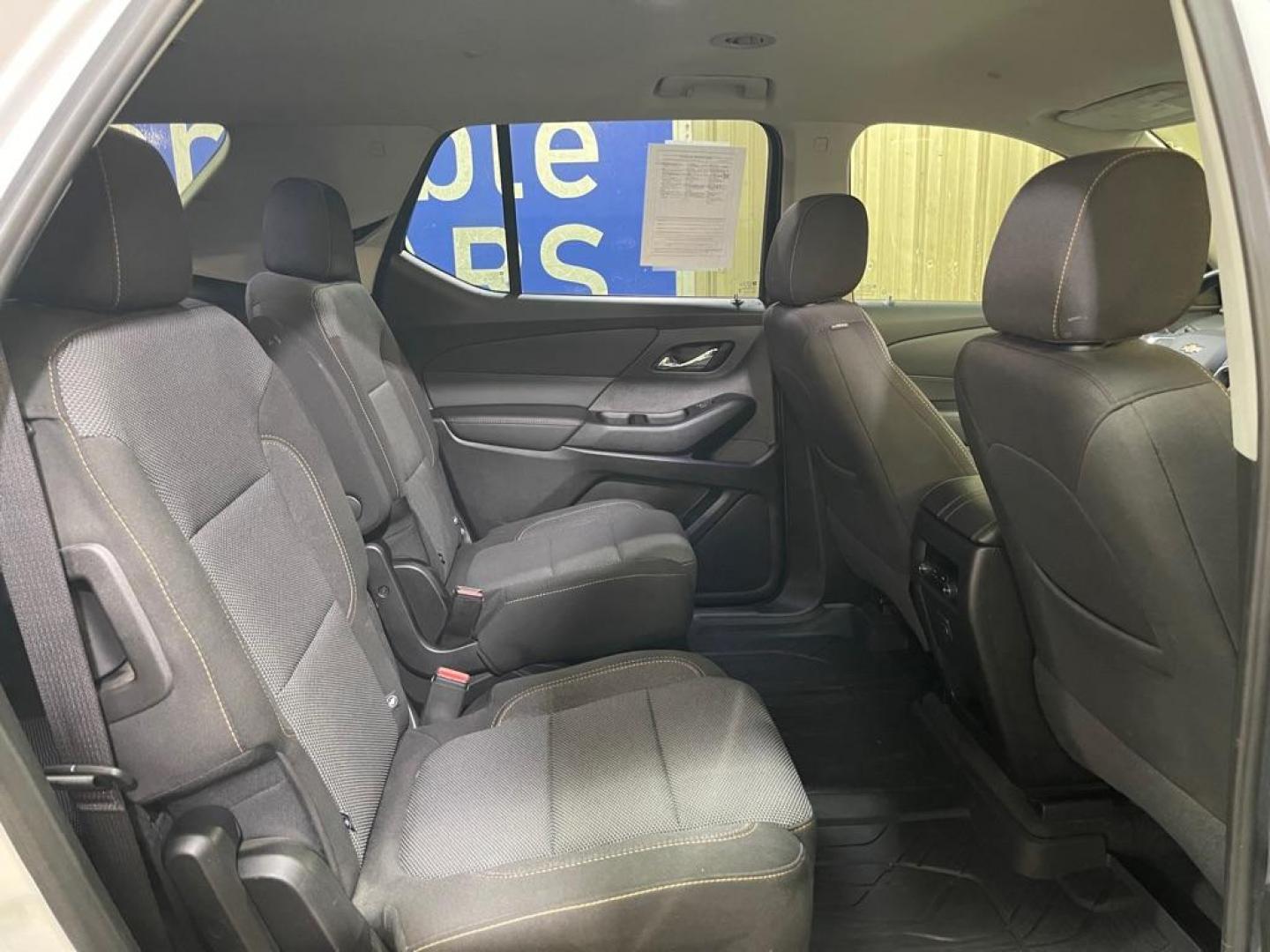 2019 WHITE CHEVROLET TRAVERSE LT (1GNEVGKW8KJ) with an 3.6L engine, Automatic transmission, located at 2525 S. Cushman, Fairbanks, AK, 99701, (907) 452-5707, 64.824036, -147.712311- Photo#4