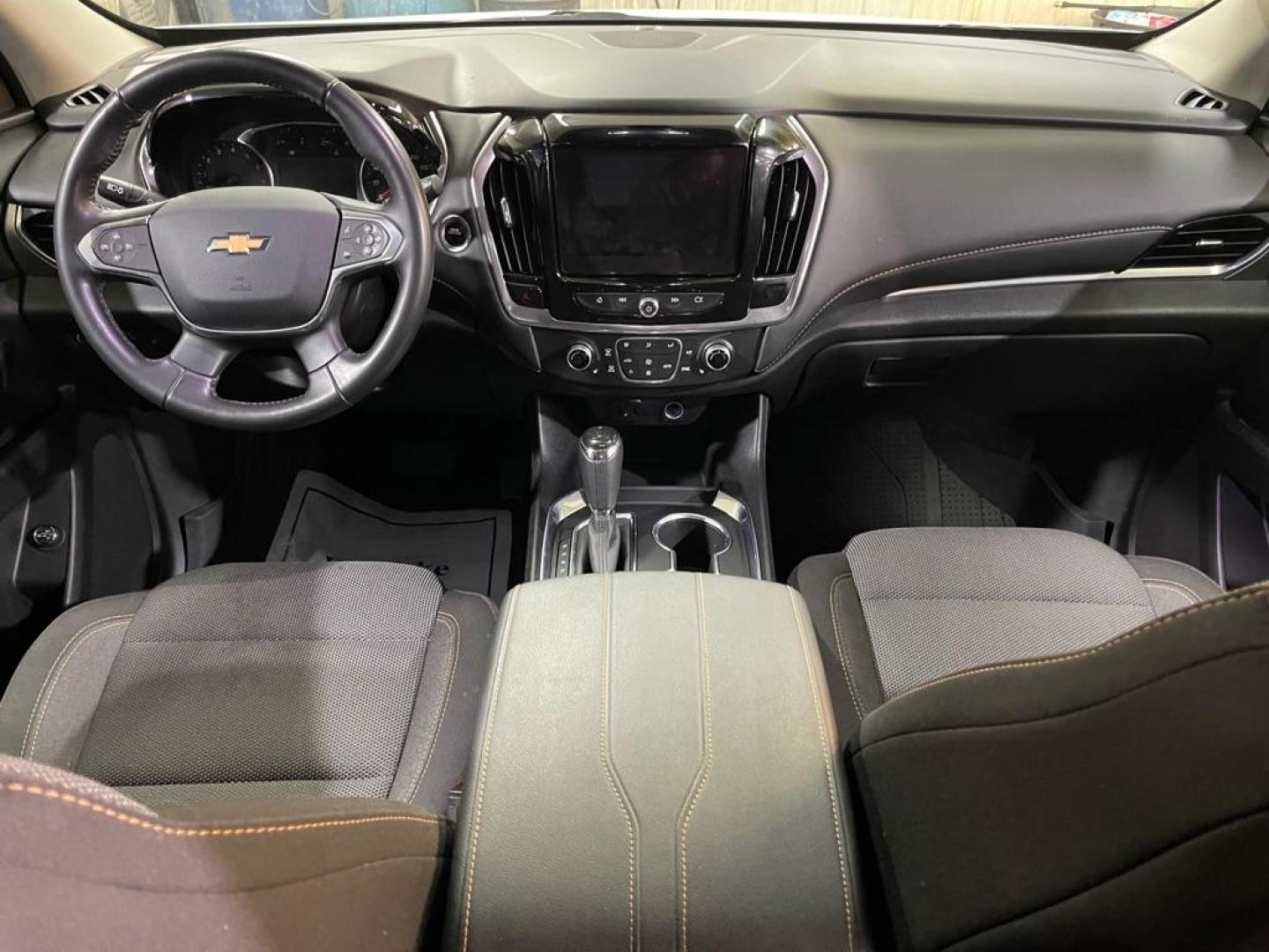 2019 WHITE CHEVROLET TRAVERSE LT (1GNEVGKW8KJ) with an 3.6L engine, Automatic transmission, located at 2525 S. Cushman, Fairbanks, AK, 99701, (907) 452-5707, 64.824036, -147.712311- Photo#6