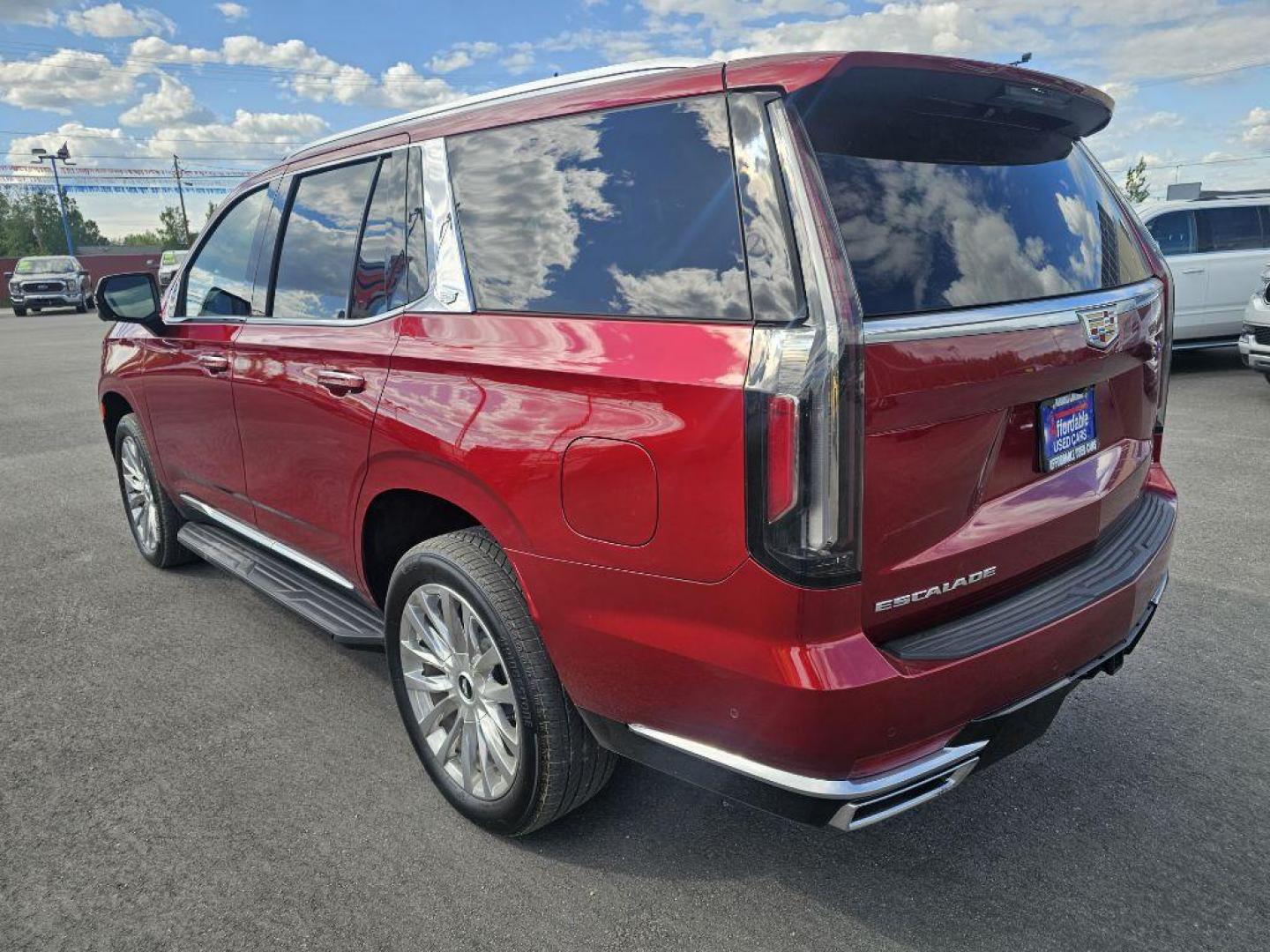 2021 RED CADILLAC ESCALADE PREMIUM LUXURY (1GYS4BKL6MR) with an 6.2L engine, Automatic transmission, located at 2525 S. Cushman, Fairbanks, AK, 99701, (907) 452-5707, 64.824036, -147.712311 - Photo#3