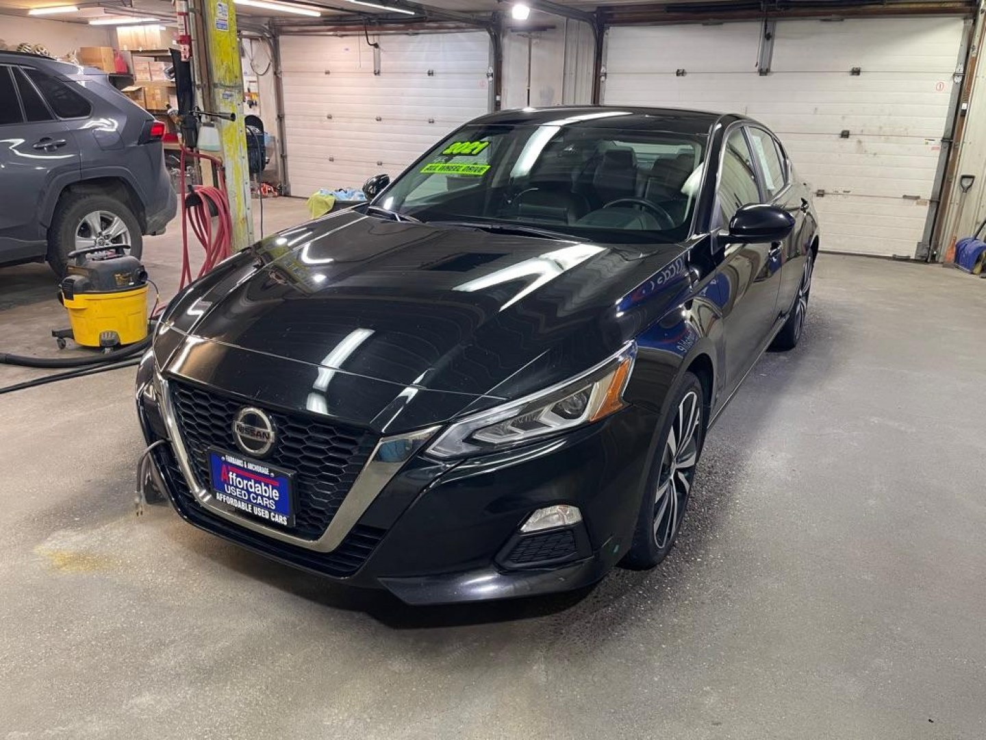 2021 BLACK NISSAN ALTIMA SR (1N4BL4CW4MN) with an 2.5L engine, Continuously Variable transmission, located at 2525 S. Cushman, Fairbanks, AK, 99701, (907) 452-5707, 64.824036, -147.712311- Photo#6