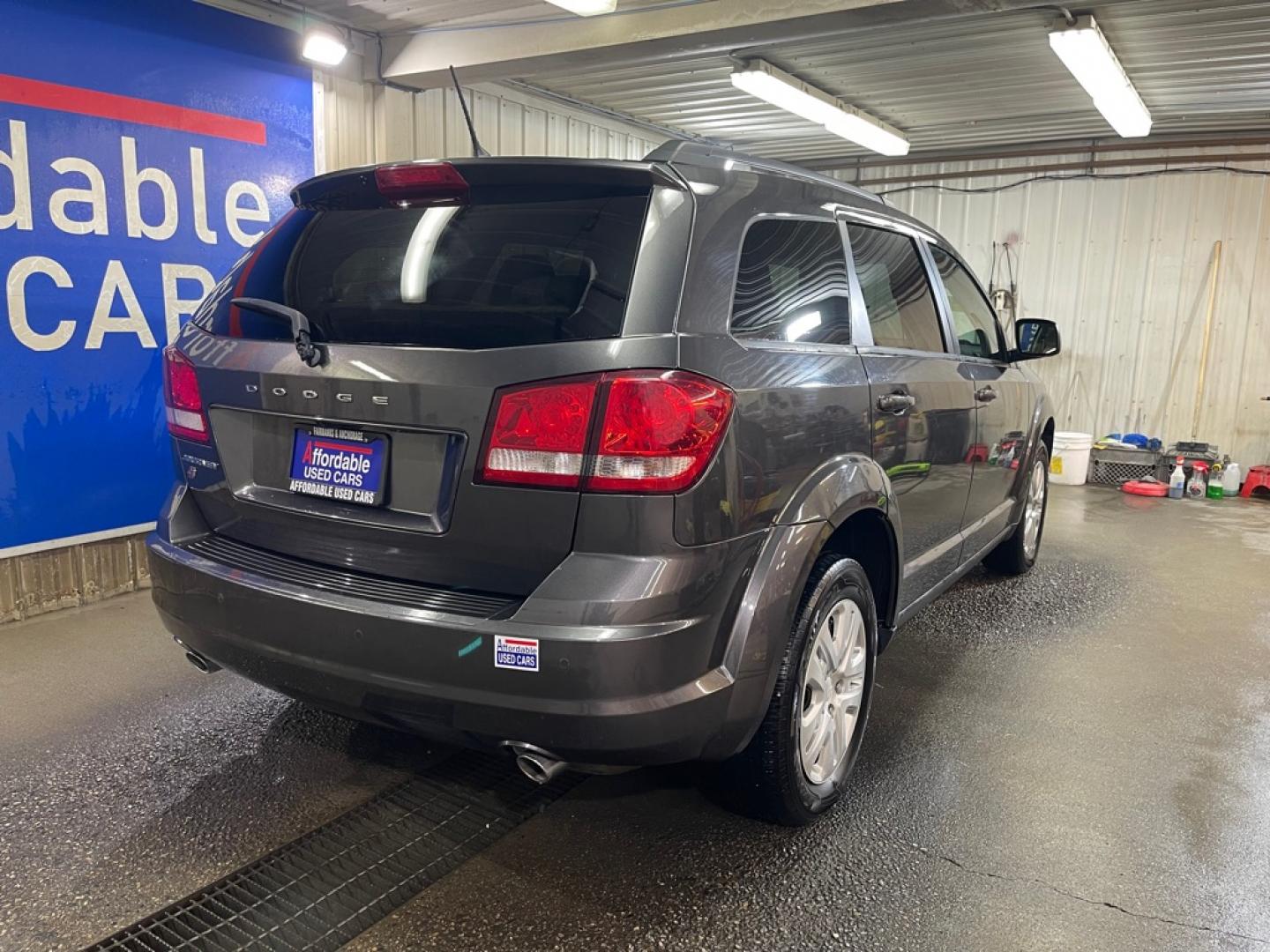 2018 GRAY DODGE JOURNEY SE (3C4PDDAG9JT) with an 3.6L engine, Automatic transmission, located at 2525 S. Cushman, Fairbanks, AK, 99701, (907) 452-5707, 64.824036, -147.712311- Photo#2