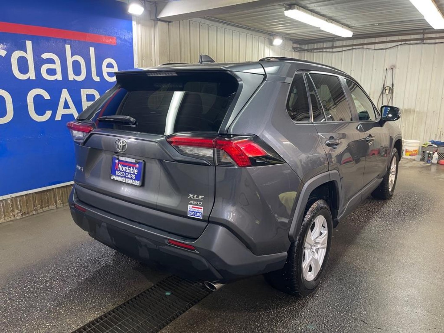 2021 GREY TOYOTA RAV4 XLE (2T3P1RFV2MW) with an 2.5L engine, Automatic transmission, located at 2525 S. Cushman, Fairbanks, AK, 99701, (907) 452-5707, 64.824036, -147.712311- Photo#2