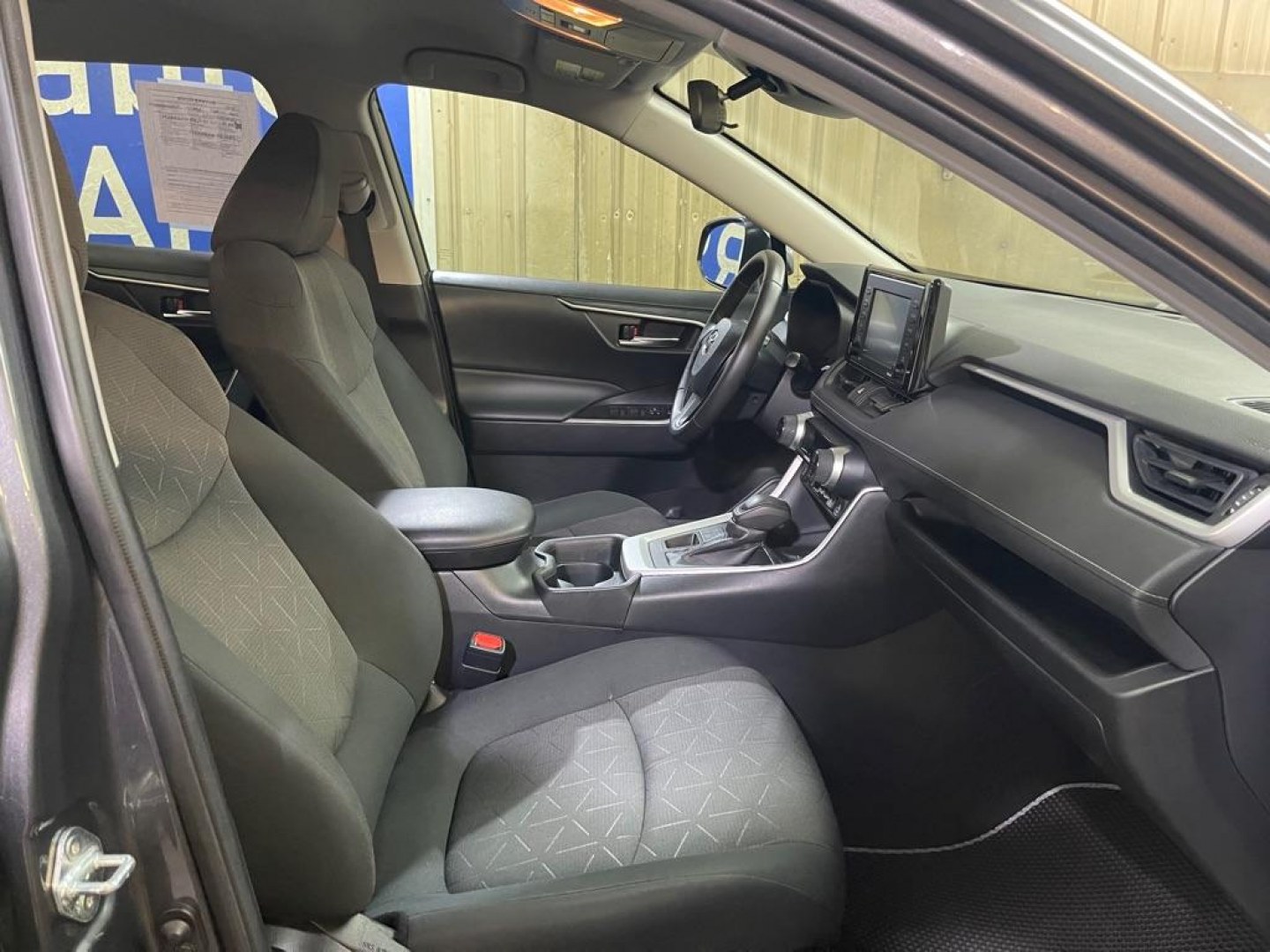 2021 GREY TOYOTA RAV4 XLE (2T3P1RFV2MW) with an 2.5L engine, Automatic transmission, located at 2525 S. Cushman, Fairbanks, AK, 99701, (907) 452-5707, 64.824036, -147.712311- Photo#3