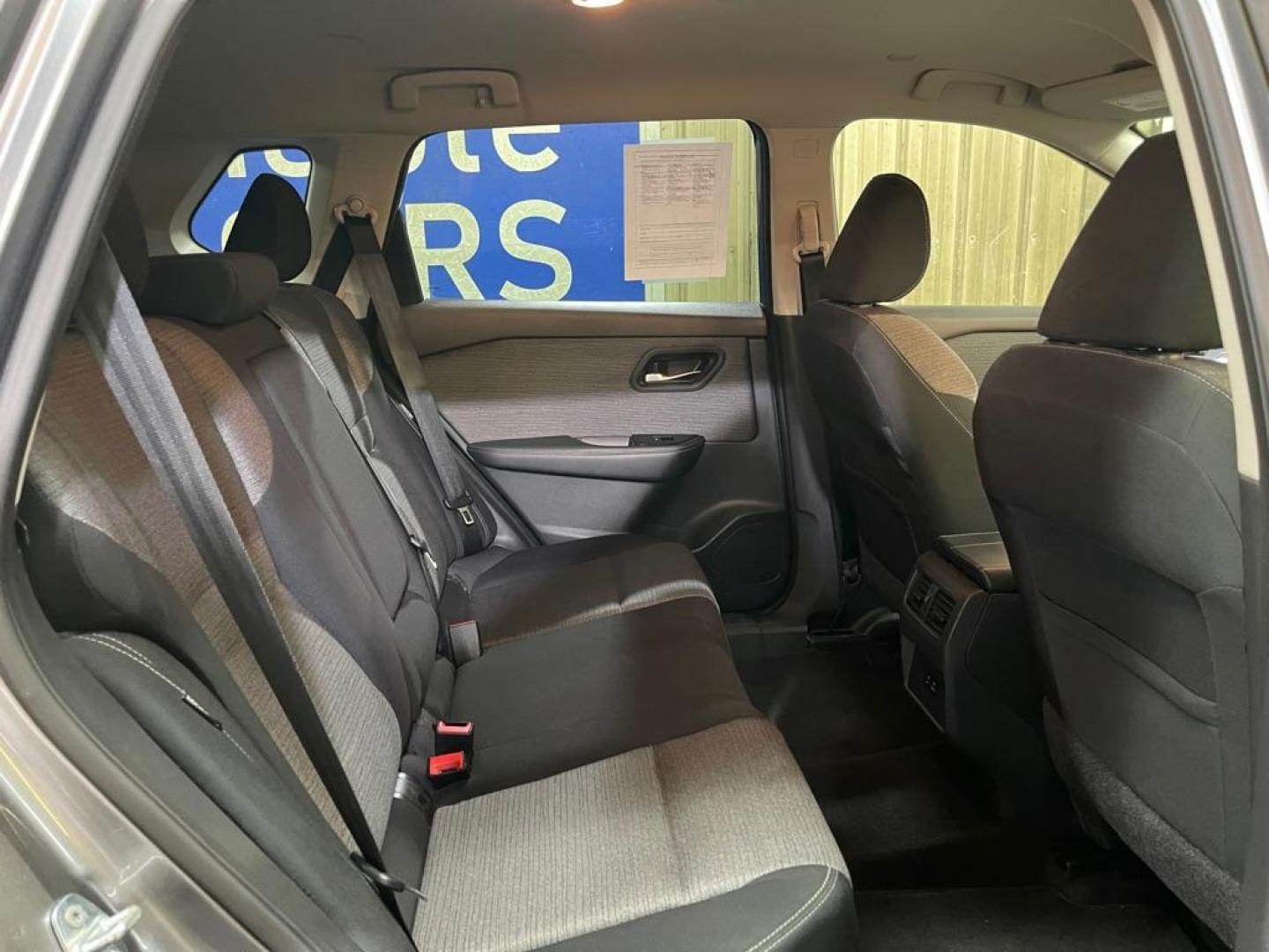 2022 GRAY NISSAN ROGUE SV (5N1BT3BB0NC) with an 1.5L engine, Continuously Variable transmission, located at 2525 S. Cushman, Fairbanks, AK, 99701, (907) 452-5707, 64.824036, -147.712311 - Photo#4