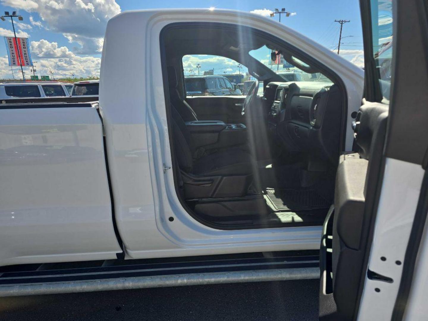 2024 WHITE CHEVROLET SILVERADO 1500 (3GCNDAED2RG) with an 5.3L engine, Automatic transmission, located at 2525 S. Cushman, Fairbanks, AK, 99701, (907) 452-5707, 64.824036, -147.712311 - Photo#0