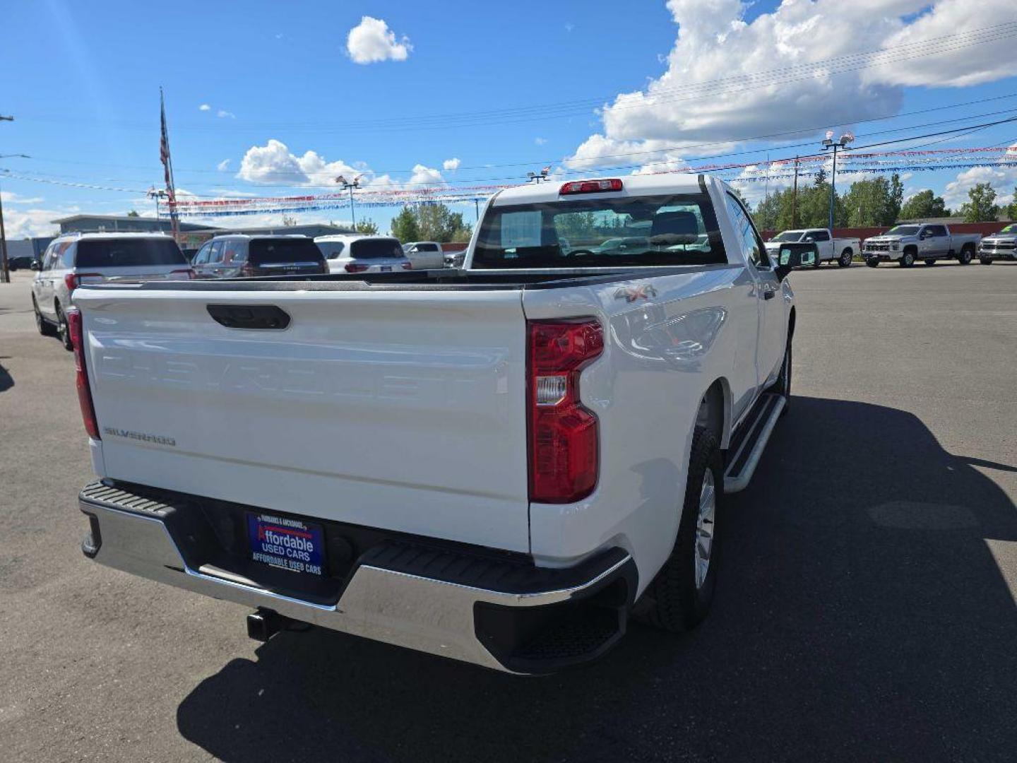 2024 WHITE CHEVROLET SILVERADO 1500 (3GCNDAED2RG) with an 5.3L engine, Automatic transmission, located at 2525 S. Cushman, Fairbanks, AK, 99701, (907) 452-5707, 64.824036, -147.712311 - Photo#2