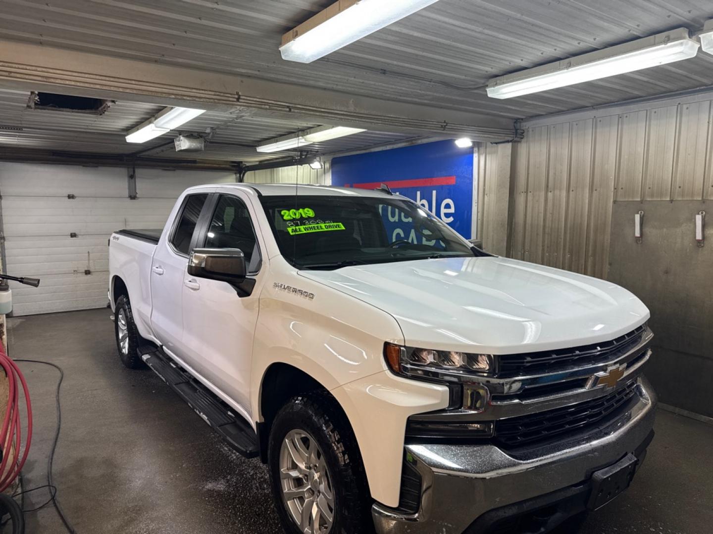 2019 WHITE CHEVROLET SILVERADO 1500 LT (1GCRYDED1KZ) with an 5.3L engine, Automatic transmission, located at 2525 S. Cushman, Fairbanks, AK, 99701, (907) 452-5707, 64.824036, -147.712311- Photo#0