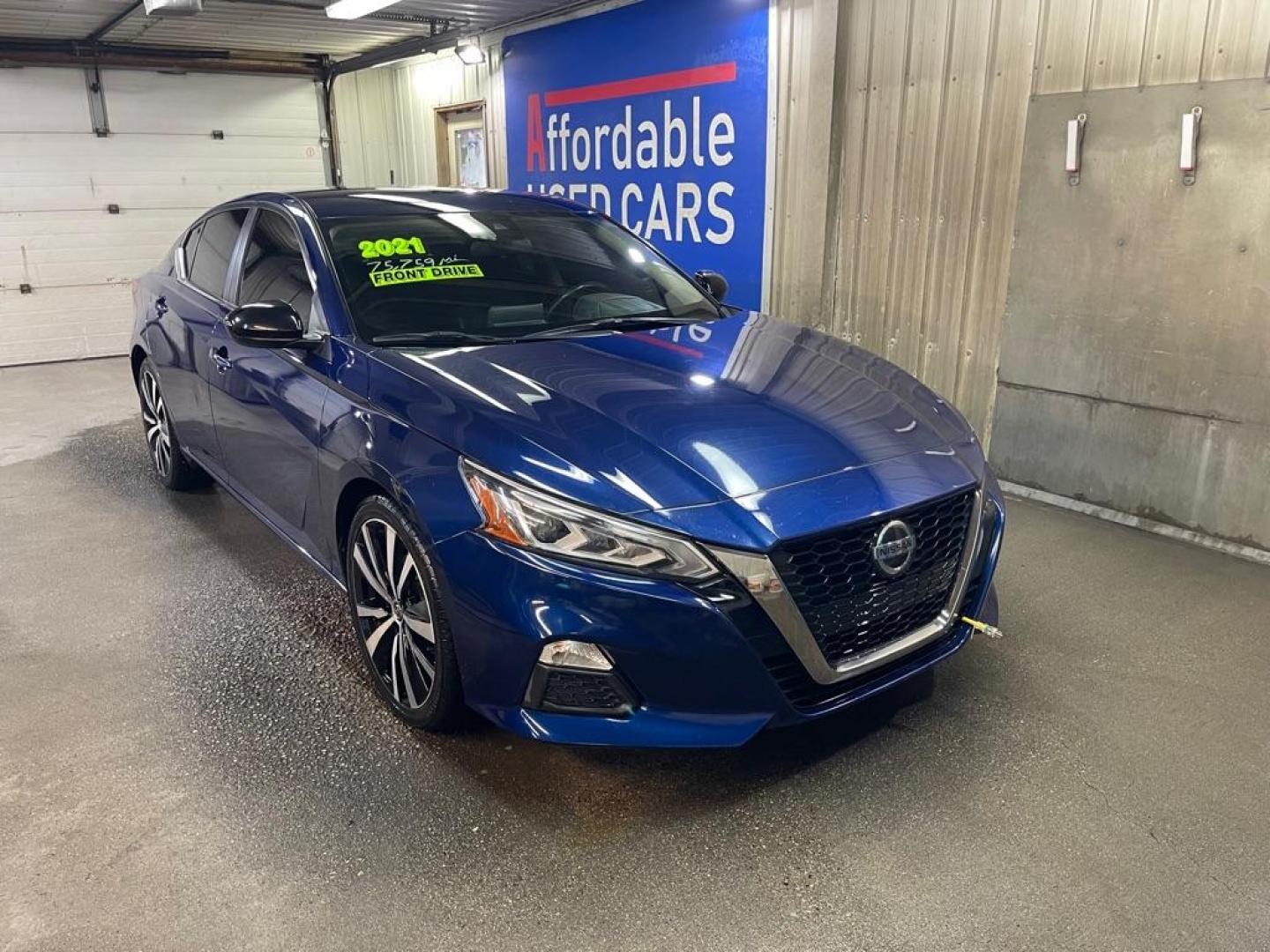 2021 BLUE NISSAN ALTIMA SR (1N4BL4CVXMN) with an 2.5L engine, Continuously Variable transmission, located at 2525 S. Cushman, Fairbanks, AK, 99701, (907) 452-5707, 64.824036, -147.712311 - Photo#0