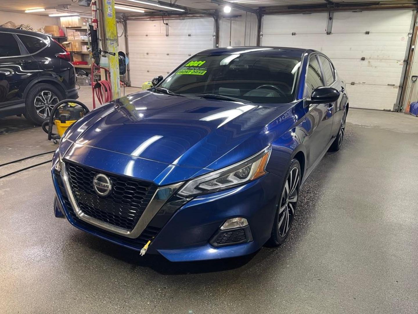 2021 BLUE NISSAN ALTIMA SR (1N4BL4CVXMN) with an 2.5L engine, Continuously Variable transmission, located at 2525 S. Cushman, Fairbanks, AK, 99701, (907) 452-5707, 64.824036, -147.712311 - Photo#1