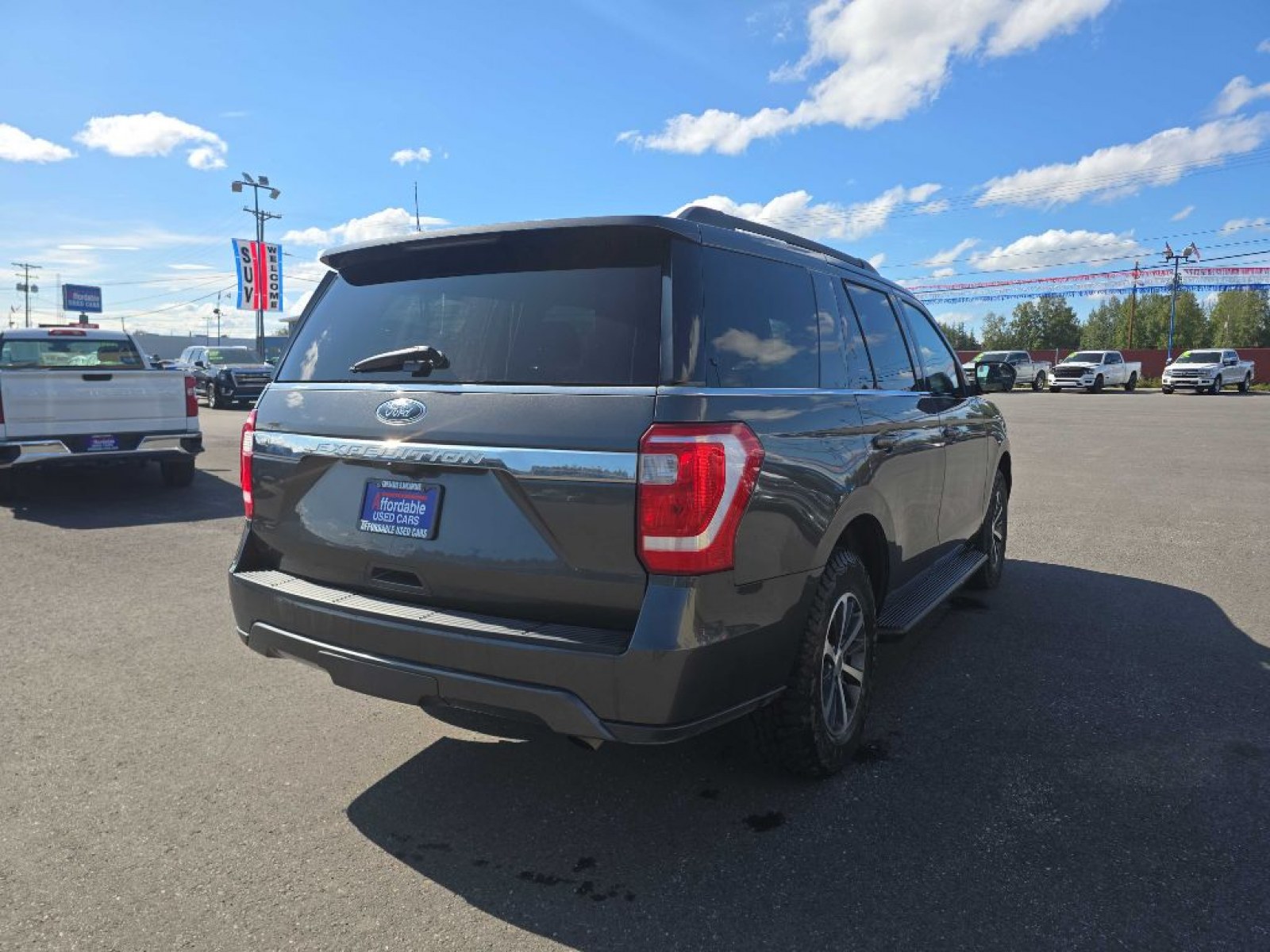 2018 GRAY FORD EXPEDITION XL (1FMJU1GT1JE) with an 3.5L engine, Automatic transmission, located at 2525 S. Cushman, Fairbanks, AK, 99701, (907) 452-5707, 64.824036, -147.712311 - Photo#2