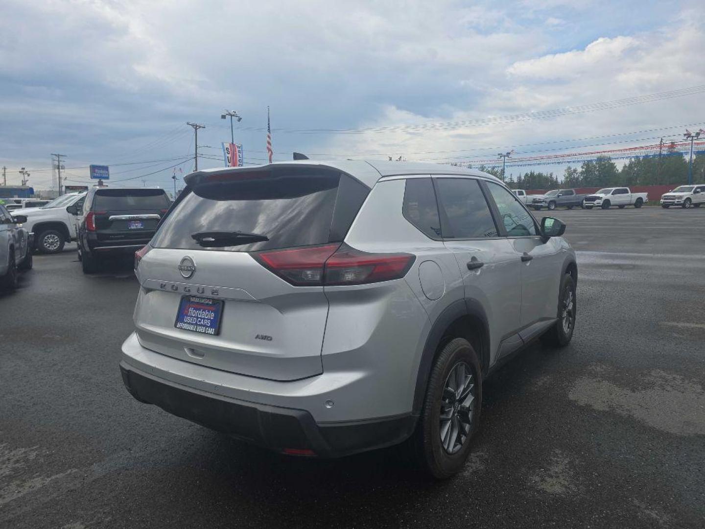 2024 SILVER NISSAN ROGUE S (5N1BT3AB1RC) with an 1.5L engine, Automatic transmission, located at 2525 S. Cushman, Fairbanks, AK, 99701, (907) 452-5707, 64.824036, -147.712311 - Photo#2