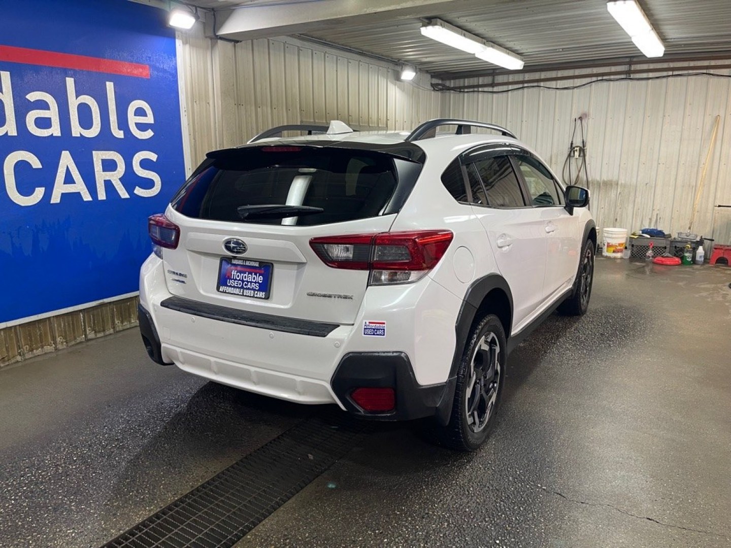 2021 WHTIE SUBARU CROSSTREK LIMITED (JF2GTHMC7MH) with an 2.5L engine, Automatic transmission, located at 2525 S. Cushman, Fairbanks, AK, 99701, (907) 452-5707, 64.824036, -147.712311- Photo#2
