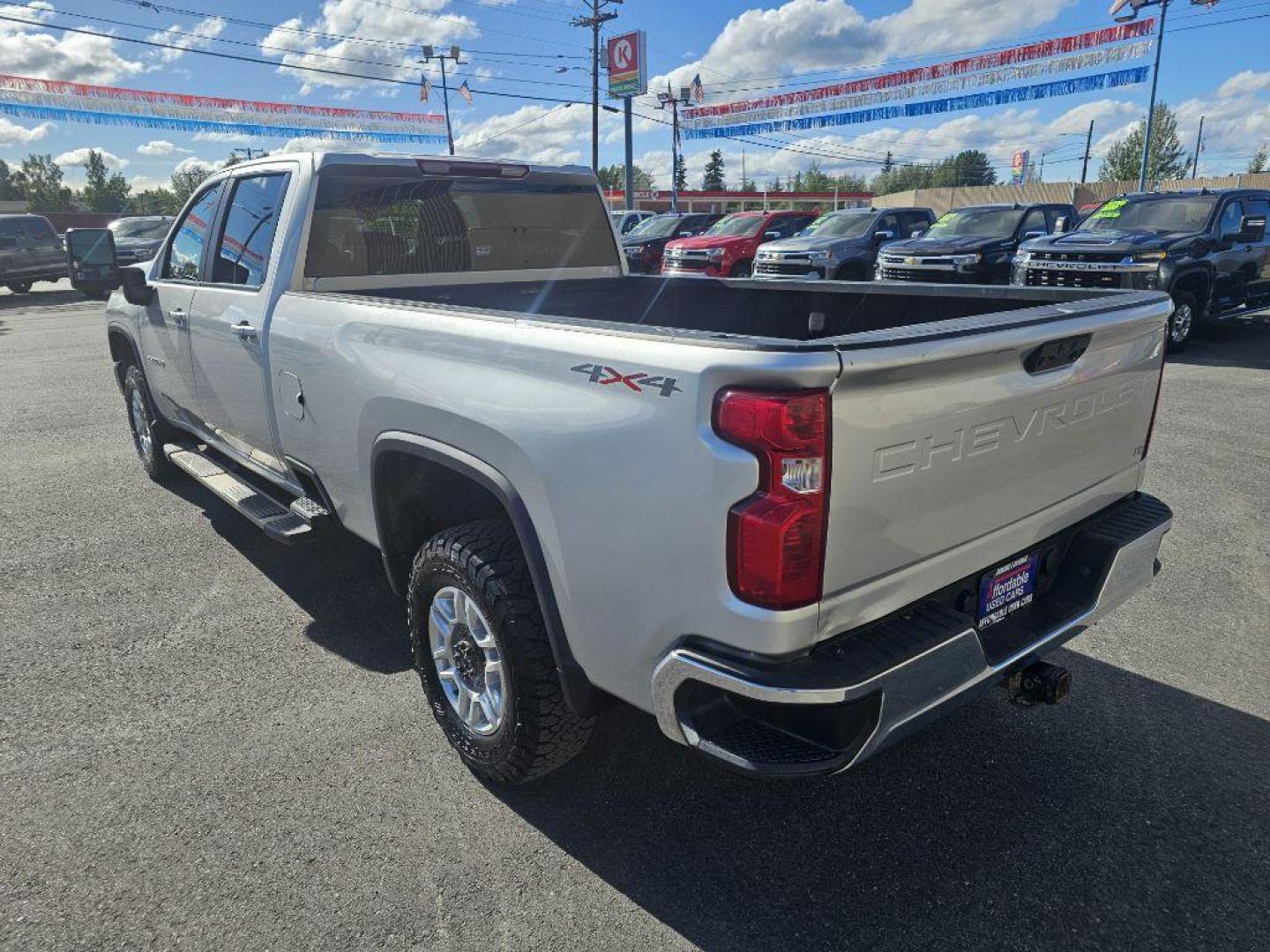 2022 SILVER CHEVROLET SILVERADO 2500 HEAVY DUTY LT (1GC4YNEY0NF) with an 6.6L engine, Automatic transmission, located at 2525 S. Cushman, Fairbanks, AK, 99701, (907) 452-5707, 64.824036, -147.712311 - Photo#3