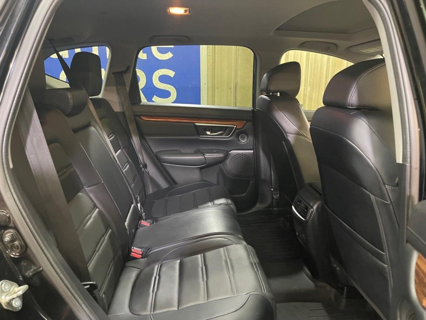 2017 BLACK HONDA CR-V TOURING (2HKRW2H94HH) with an 1.5L engine, Continuously Variable transmission, located at 2525 S. Cushman, Fairbanks, AK, 99701, (907) 452-5707, 64.824036, -147.712311- Photo#4