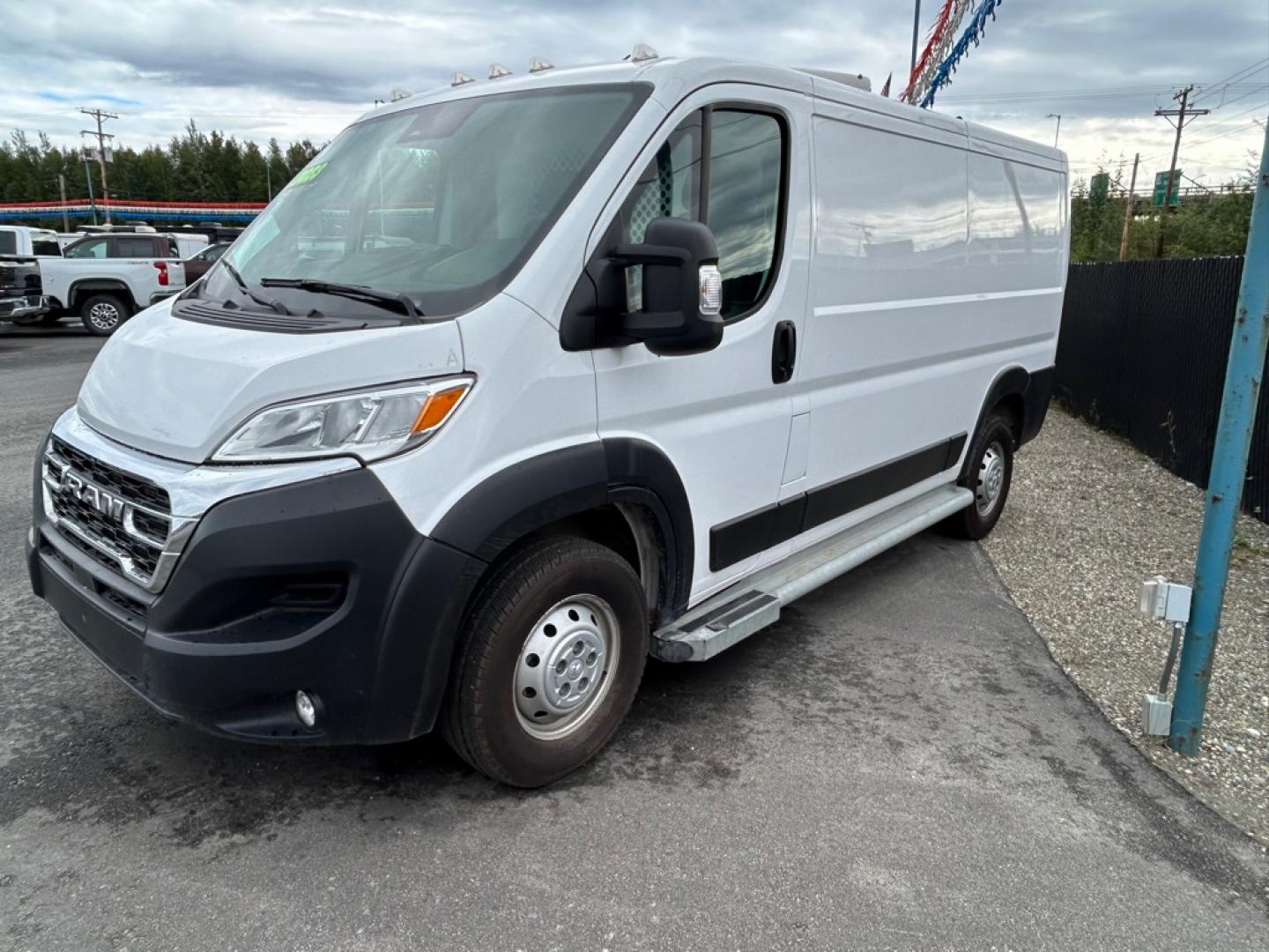 2023 WHITE RAM PROMASTER 2500 2500 STANDARD (3C6LRVVG7PE) with an 3.6L engine, Automatic transmission, located at 2525 S. Cushman, Fairbanks, AK, 99701, (907) 452-5707, 64.824036, -147.712311- Photo#1