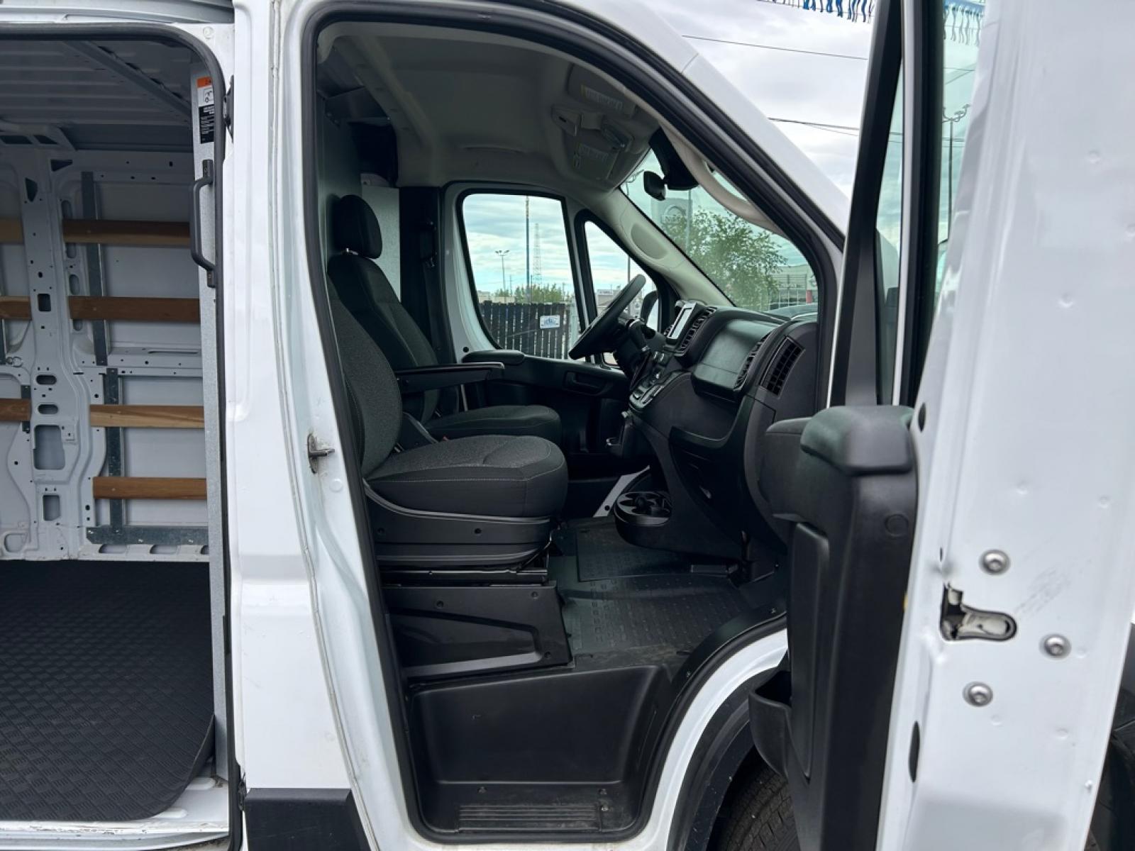 2023 WHITE RAM PROMASTER 2500 2500 STANDARD (3C6LRVVG7PE) with an 3.6L engine, Automatic transmission, located at 2525 S. Cushman, Fairbanks, AK, 99701, (907) 452-5707, 64.824036, -147.712311 - Photo#3
