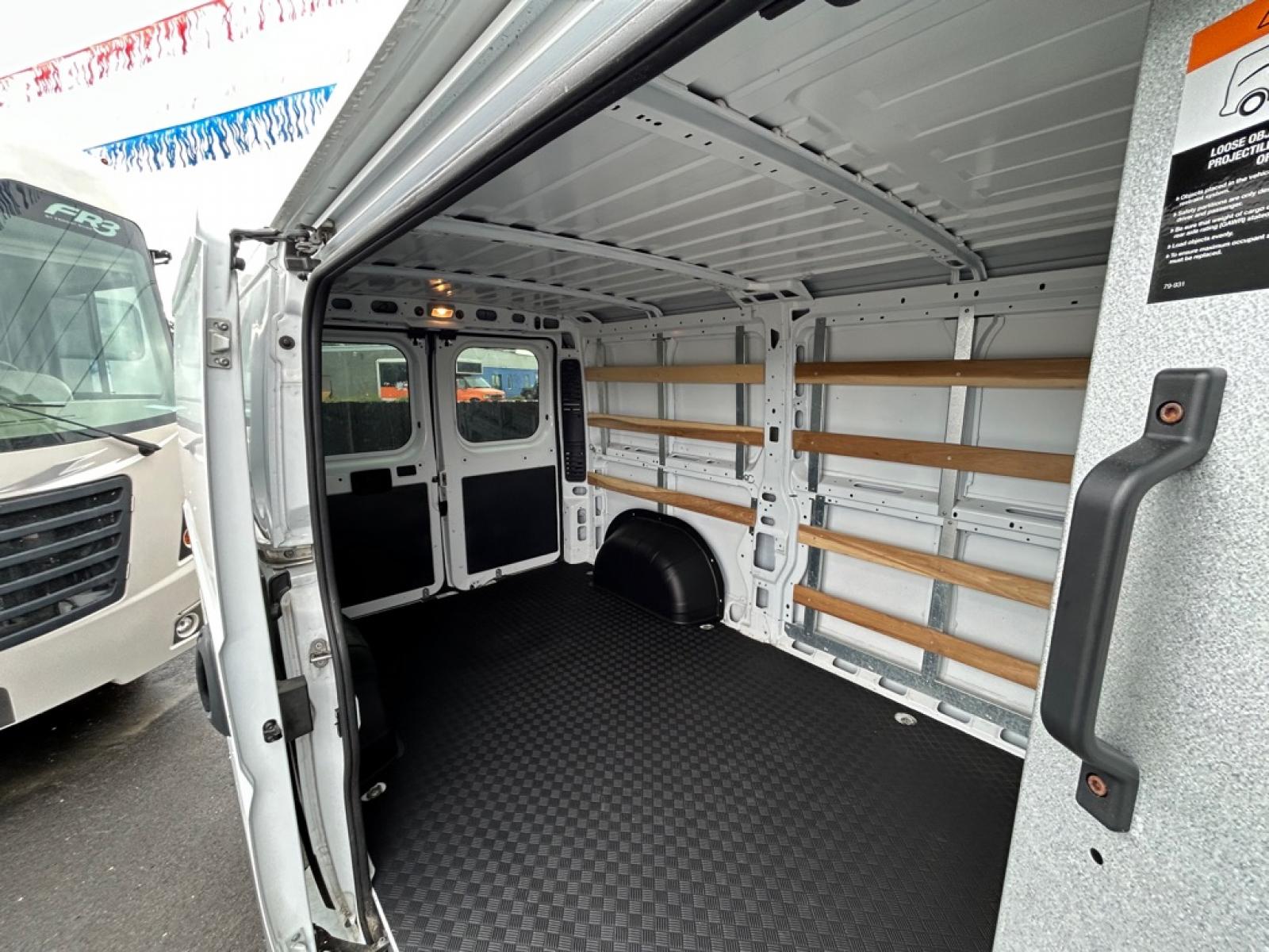 2023 WHITE RAM PROMASTER 2500 2500 STANDARD (3C6LRVVG7PE) with an 3.6L engine, Automatic transmission, located at 2525 S. Cushman, Fairbanks, AK, 99701, (907) 452-5707, 64.824036, -147.712311 - Photo#4