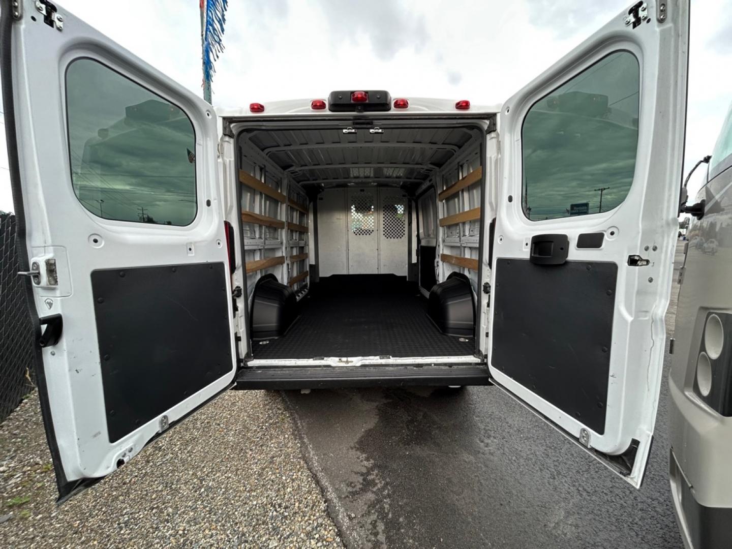 2023 WHITE RAM PROMASTER 2500 2500 STANDARD (3C6LRVVG7PE) with an 3.6L engine, Automatic transmission, located at 2525 S. Cushman, Fairbanks, AK, 99701, (907) 452-5707, 64.824036, -147.712311- Photo#5