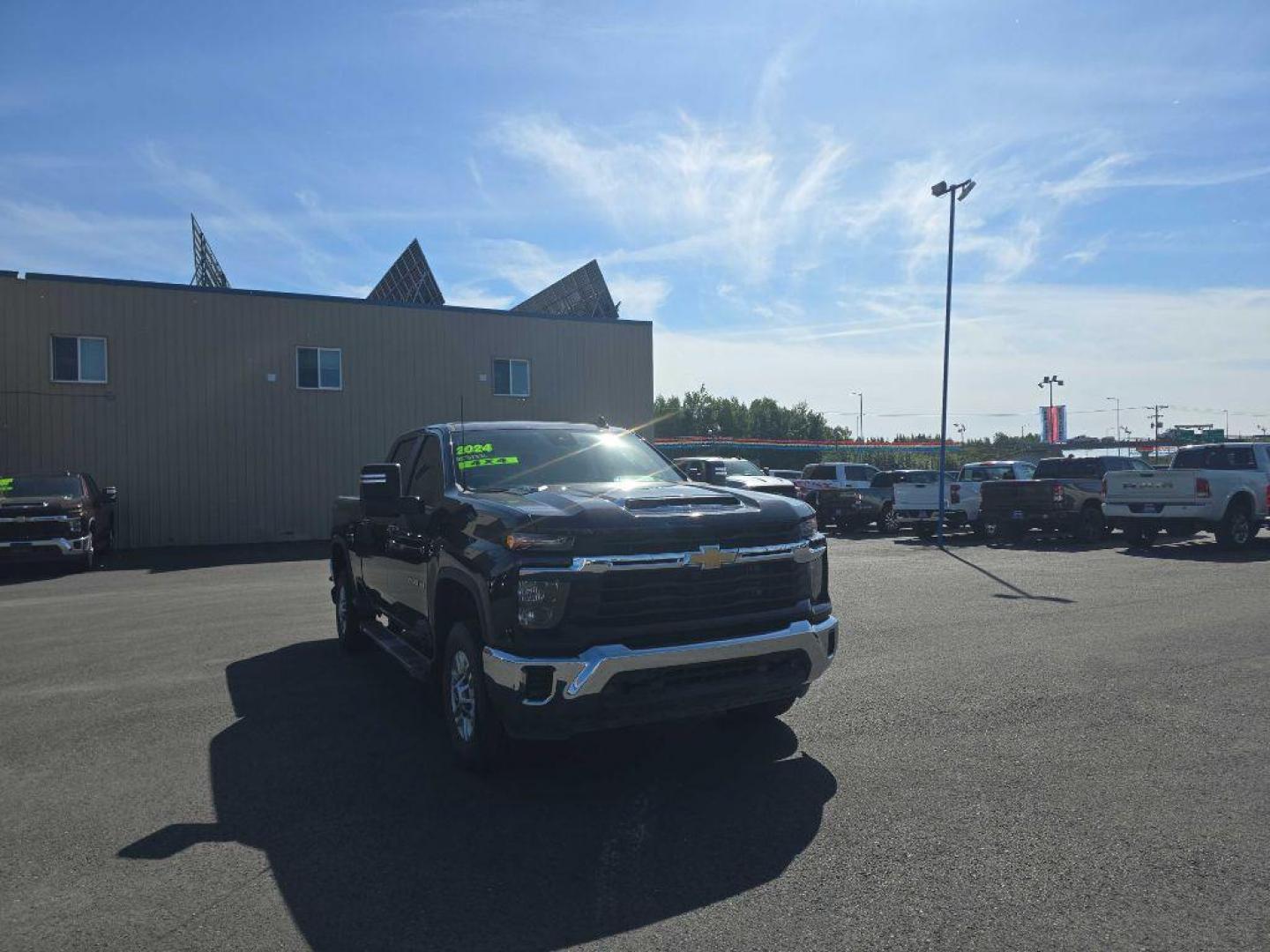 2024 DK BLU CHEVROLET SILVERADO 2500 HEAVY DUTY LT (1GC4YNE7XRF) with an 6.6L engine, Automatic transmission, located at 2525 S. Cushman, Fairbanks, AK, 99701, (907) 452-5707, 64.824036, -147.712311 - Photo#3