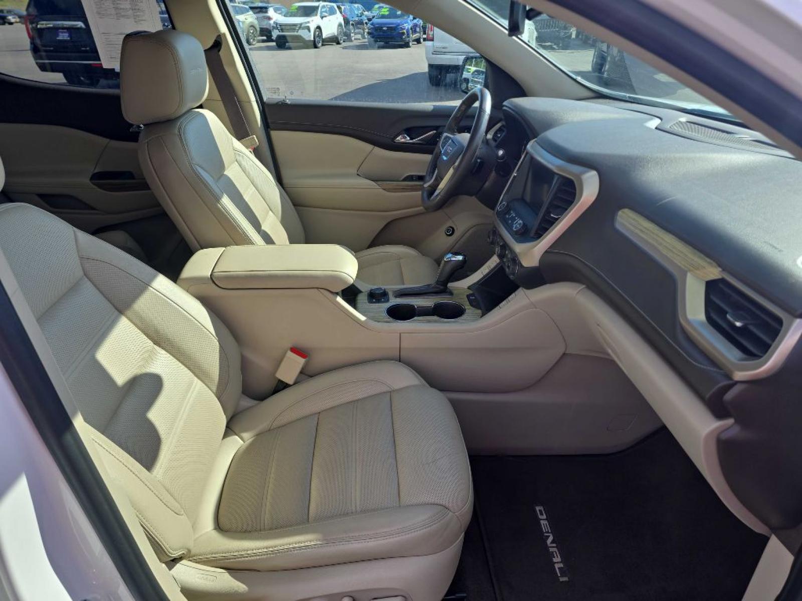 2019 WHITE GMC ACADIA DENALI DENALI (1GKKNXLS6KZ) with an 3.6L engine, Automatic transmission, located at 2525 S. Cushman, Fairbanks, AK, 99701, (907) 452-5707, 64.824036, -147.712311 - Photo#4
