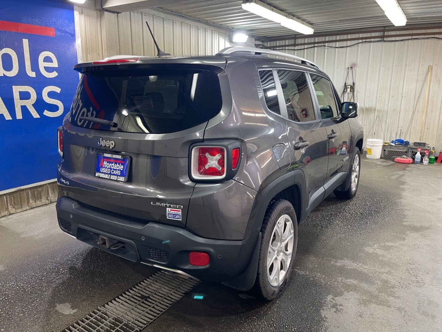 2017 GRAY JEEP RENEGADE LIMTED LIMITED (ZACCJBDB3HP) with an 2.4L engine, Automatic transmission, located at 2525 S. Cushman, Fairbanks, AK, 99701, (907) 452-5707, 64.824036, -147.712311- Photo#2