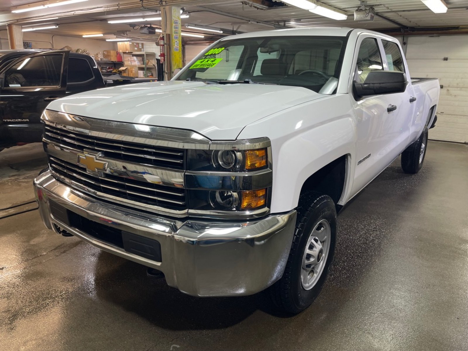 2018 WHITE CHEVROLET SILVERADO 2500 HEAVY DUTY (1GC1KUEG0JF) with an 6.0L engine, Automatic transmission, located at 2525 S. Cushman, Fairbanks, AK, 99701, (907) 452-5707, 64.824036, -147.712311 - Photo#1