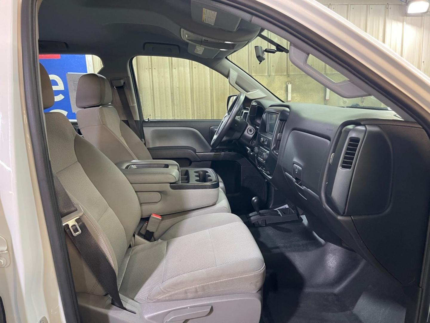2018 WHITE CHEVROLET SILVERADO 2500 HEAVY DUTY (1GC1KUEG0JF) with an 6.0L engine, Automatic transmission, located at 2525 S. Cushman, Fairbanks, AK, 99701, (907) 452-5707, 64.824036, -147.712311- Photo#3