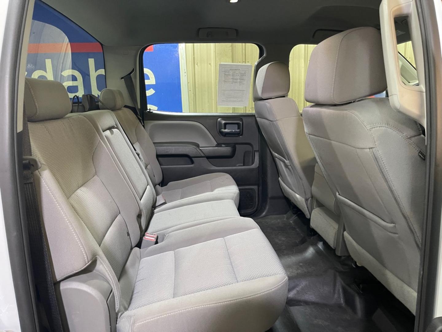 2018 WHITE CHEVROLET SILVERADO 2500 HEAVY DUTY (1GC1KUEG0JF) with an 6.0L engine, Automatic transmission, located at 2525 S. Cushman, Fairbanks, AK, 99701, (907) 452-5707, 64.824036, -147.712311- Photo#4