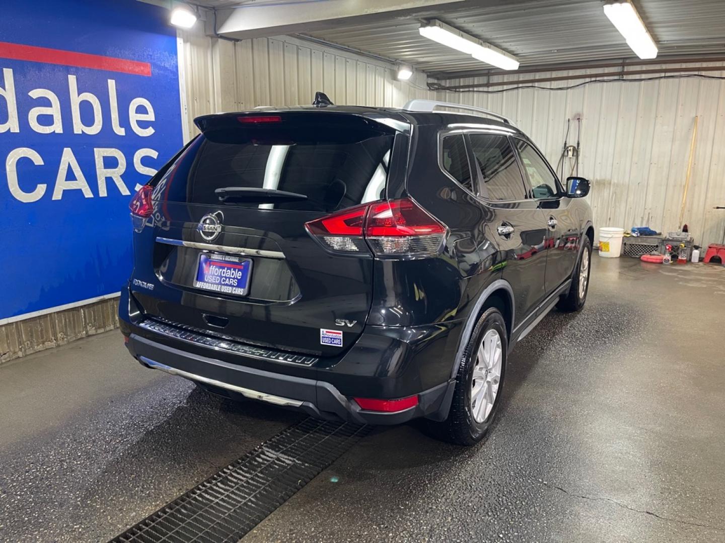 2018 BLACK NISSAN ROGUE S (JN8AT2MT5JW) with an 2.5L engine, Continuously Variable transmission, located at 2525 S. Cushman, Fairbanks, AK, 99701, (907) 452-5707, 64.824036, -147.712311- Photo#2