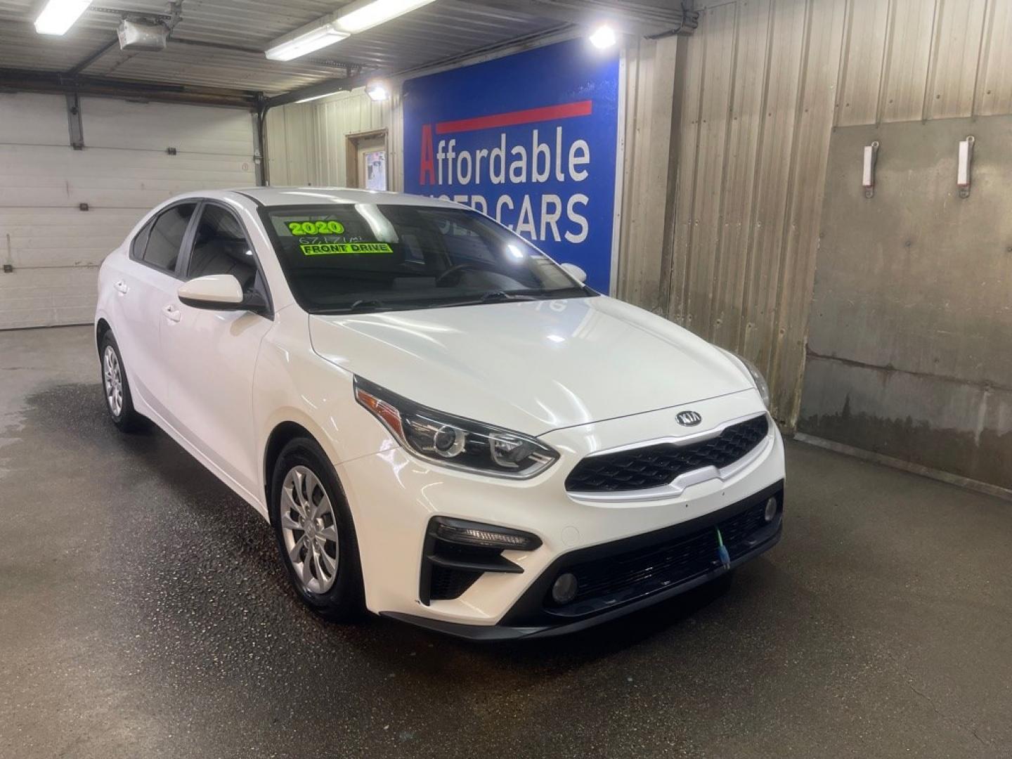 2020 WHITE KIA FORTE FE (3KPF24ADXLE) with an 2.0L engine, Automatic transmission, located at 2525 S. Cushman, Fairbanks, AK, 99701, (907) 452-5707, 64.824036, -147.712311- Photo#0