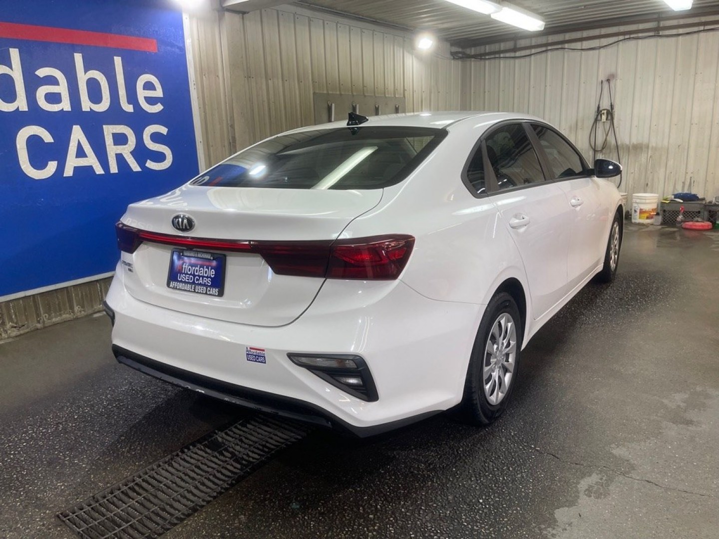2020 WHITE KIA FORTE FE (3KPF24ADXLE) with an 2.0L engine, Automatic transmission, located at 2525 S. Cushman, Fairbanks, AK, 99701, (907) 452-5707, 64.824036, -147.712311- Photo#2