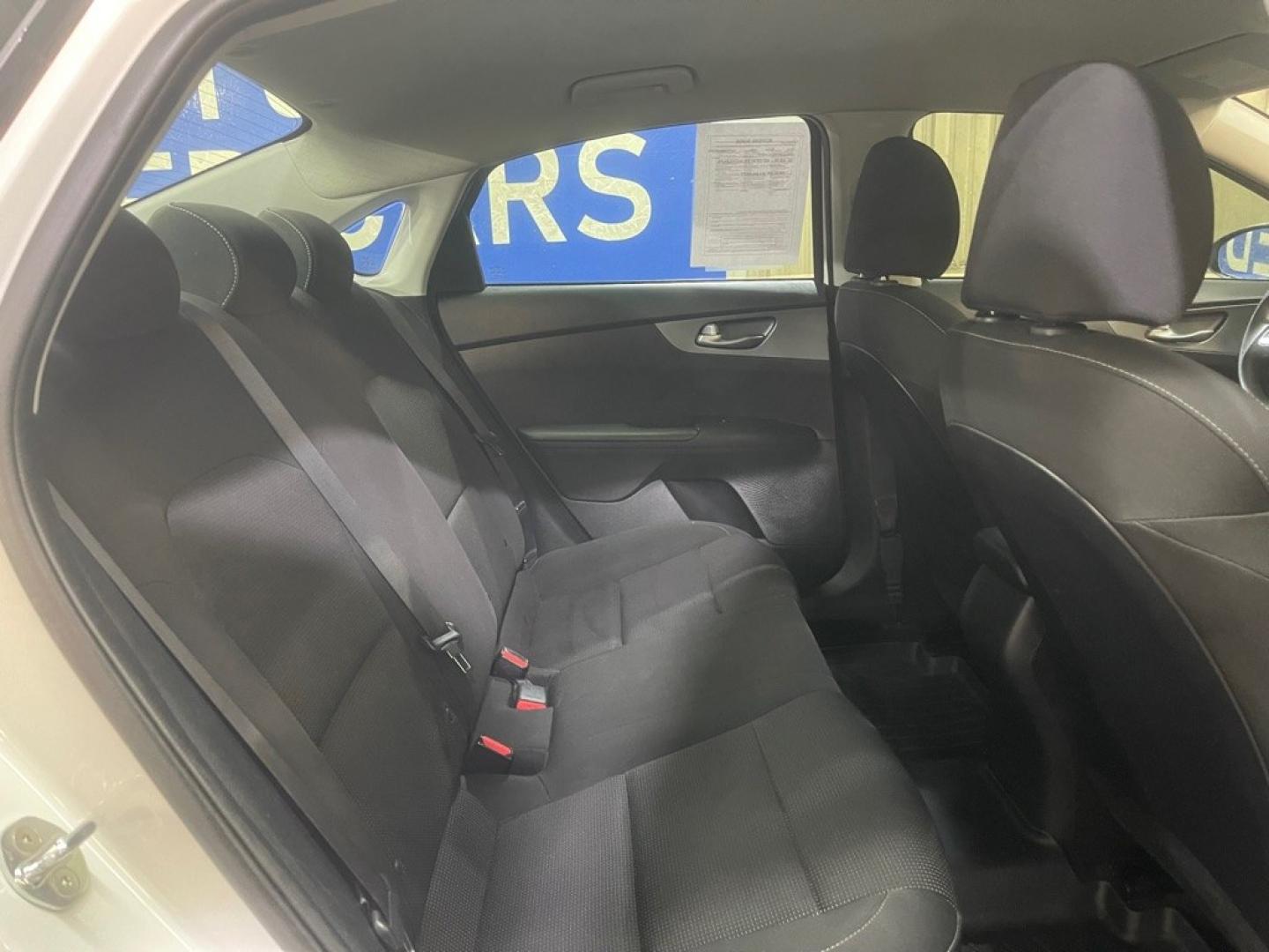 2020 WHITE KIA FORTE FE (3KPF24ADXLE) with an 2.0L engine, Automatic transmission, located at 2525 S. Cushman, Fairbanks, AK, 99701, (907) 452-5707, 64.824036, -147.712311- Photo#4