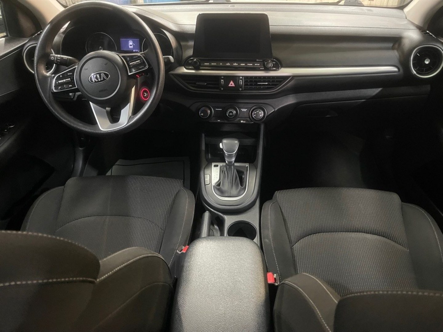 2020 WHITE KIA FORTE FE (3KPF24ADXLE) with an 2.0L engine, Automatic transmission, located at 2525 S. Cushman, Fairbanks, AK, 99701, (907) 452-5707, 64.824036, -147.712311- Photo#5