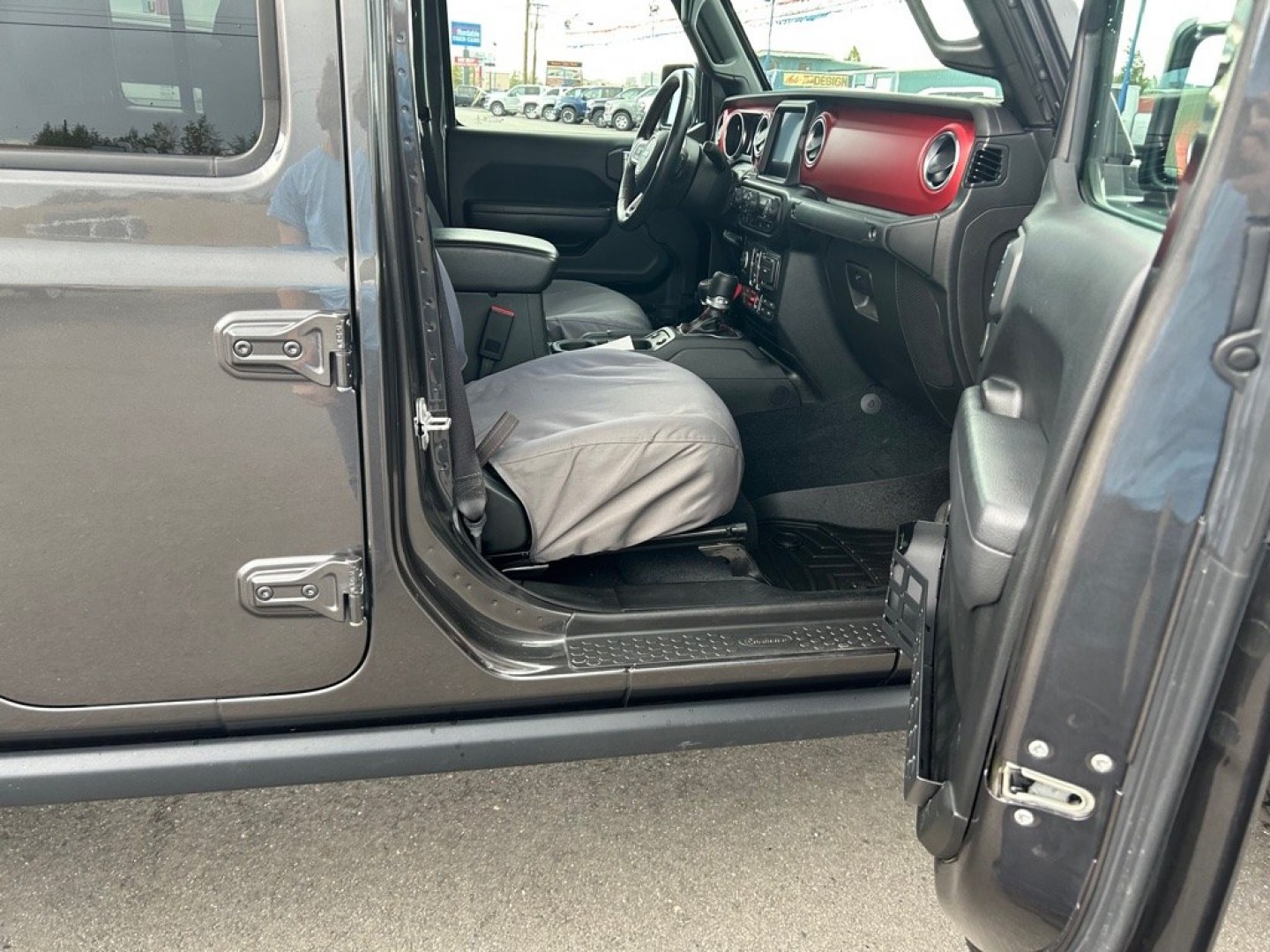 2022 GRAY JEEP GLADIATOR RUBICON (1C6JJTBG5NL) with an 3.6L engine, Automatic transmission, located at 2525 S. Cushman, Fairbanks, AK, 99701, (907) 452-5707, 64.824036, -147.712311- Photo#3