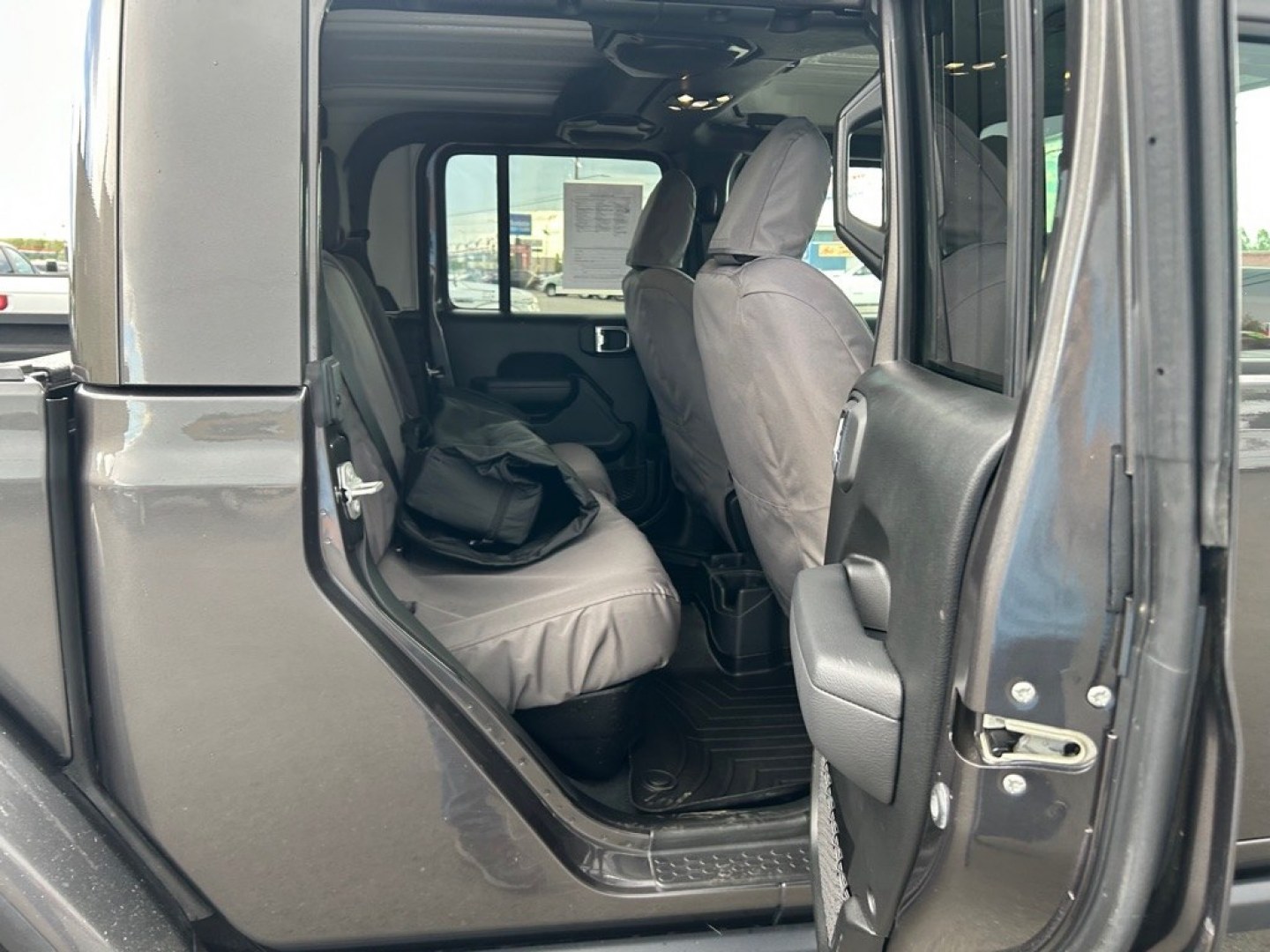 2022 GRAY JEEP GLADIATOR RUBICON (1C6JJTBG5NL) with an 3.6L engine, Automatic transmission, located at 2525 S. Cushman, Fairbanks, AK, 99701, (907) 452-5707, 64.824036, -147.712311- Photo#4