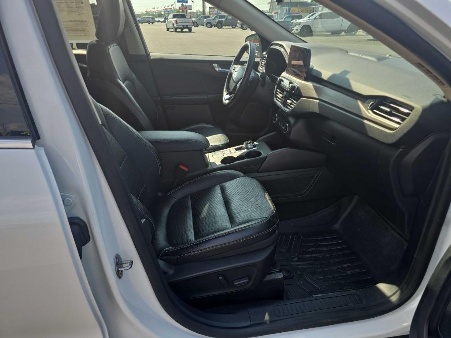 2020 WHITE FORD ESCAPE TITANIUM TITANIUM (1FMCU9J91LU) with an 2.0L engine, Automatic transmission, located at 2525 S. Cushman, Fairbanks, AK, 99701, (907) 452-5707, 64.824036, -147.712311- Photo#1