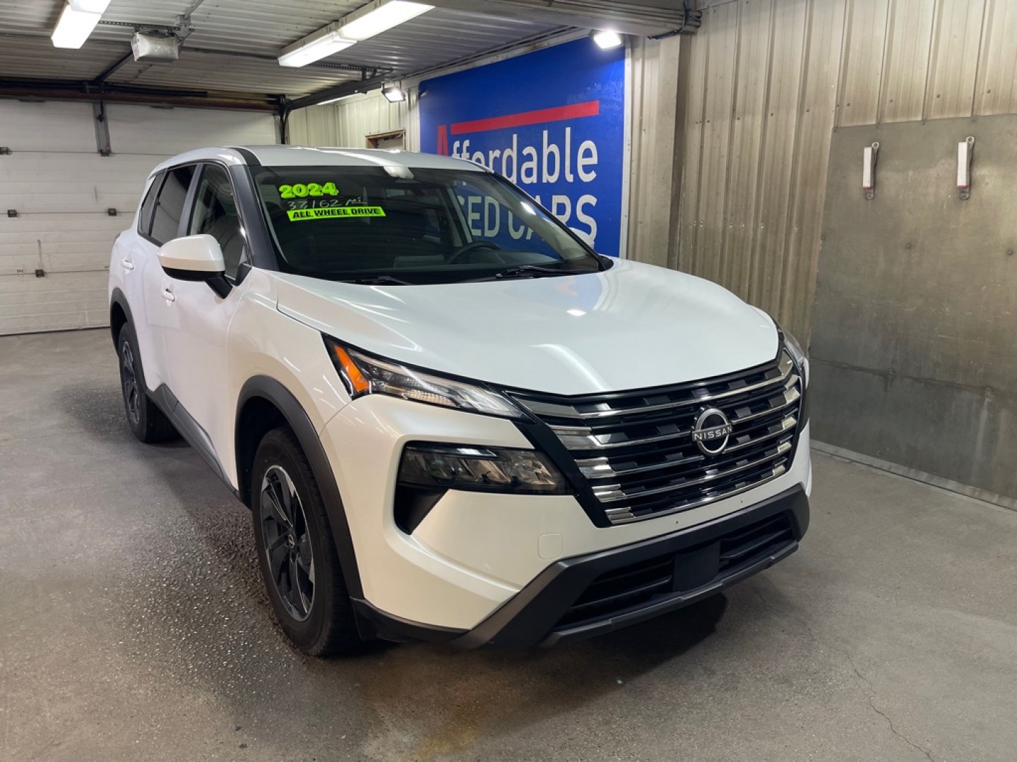 2024 WHITE NISSAN ROGUE SV (5N1BT3BB7RC) with an 1.5L engine, Automatic transmission, located at 2525 S. Cushman, Fairbanks, AK, 99701, (907) 452-5707, 64.824036, -147.712311- Photo#0