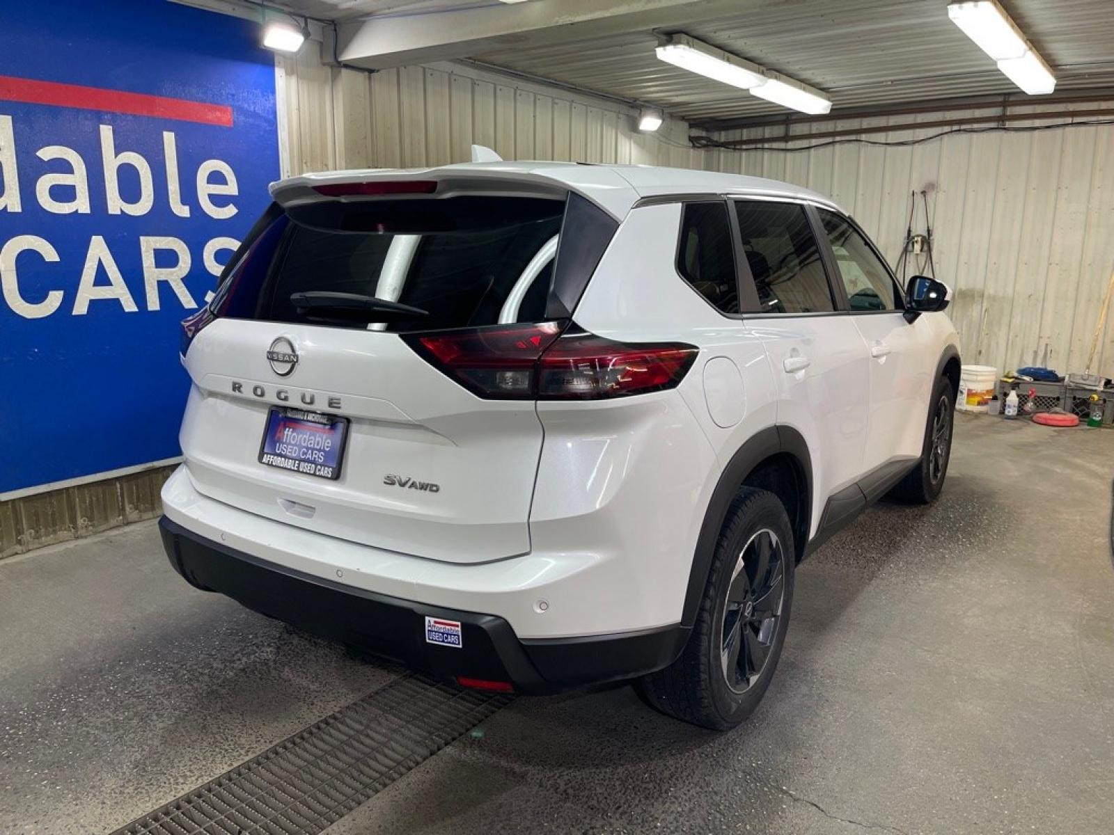 2024 WHITE NISSAN ROGUE SV (5N1BT3BB7RC) with an 1.5L engine, Automatic transmission, located at 2525 S. Cushman, Fairbanks, AK, 99701, (907) 452-5707, 64.824036, -147.712311 - Photo#2