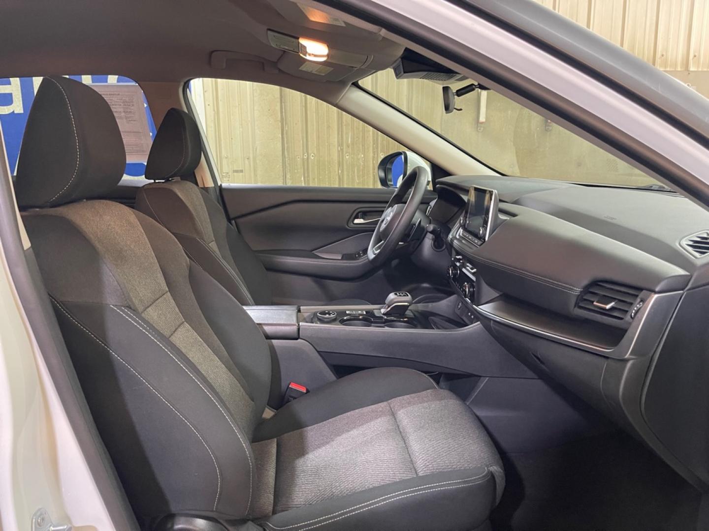 2024 WHITE NISSAN ROGUE SV (5N1BT3BB7RC) with an 1.5L engine, Automatic transmission, located at 2525 S. Cushman, Fairbanks, AK, 99701, (907) 452-5707, 64.824036, -147.712311- Photo#3