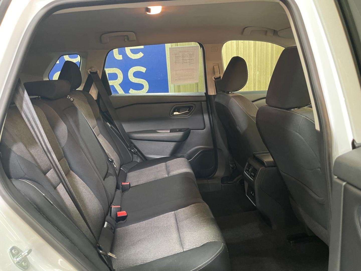 2024 WHITE NISSAN ROGUE SV (5N1BT3BB7RC) with an 1.5L engine, Automatic transmission, located at 2525 S. Cushman, Fairbanks, AK, 99701, (907) 452-5707, 64.824036, -147.712311- Photo#4