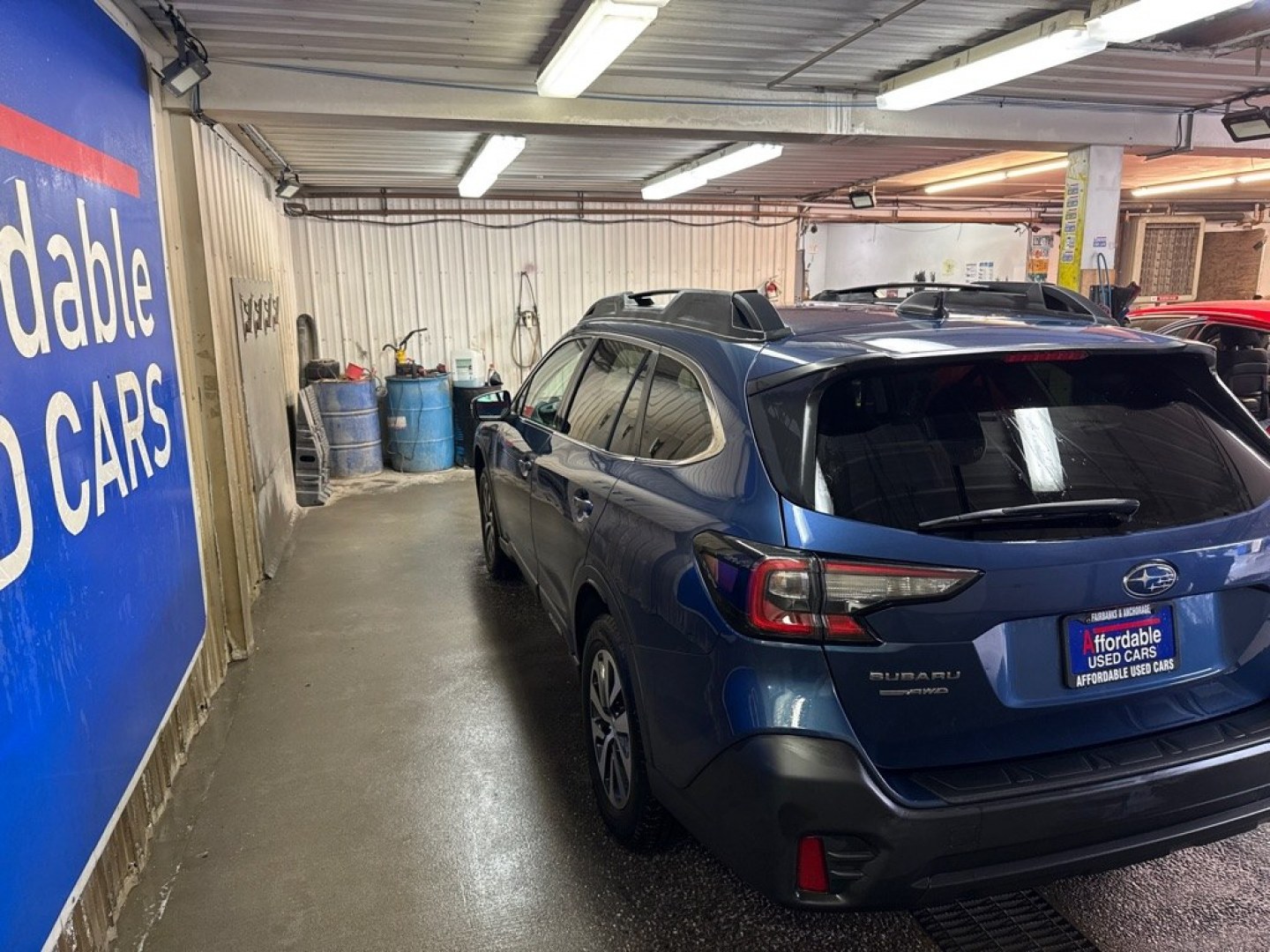 2020 BLUE SUBARU OUTBACK PREMIUM (4S4BTACCXL3) with an 2.5L engine, Continuously Variable transmission, located at 2525 S. Cushman, Fairbanks, AK, 99701, (907) 452-5707, 64.824036, -147.712311- Photo#2
