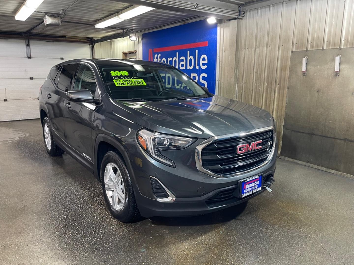 2019 GRAY GMC TERRAIN SLE (3GKALTEV4KL) with an 1.5L engine, Automatic transmission, located at 2525 S. Cushman, Fairbanks, AK, 99701, (907) 452-5707, 64.824036, -147.712311- Photo#0